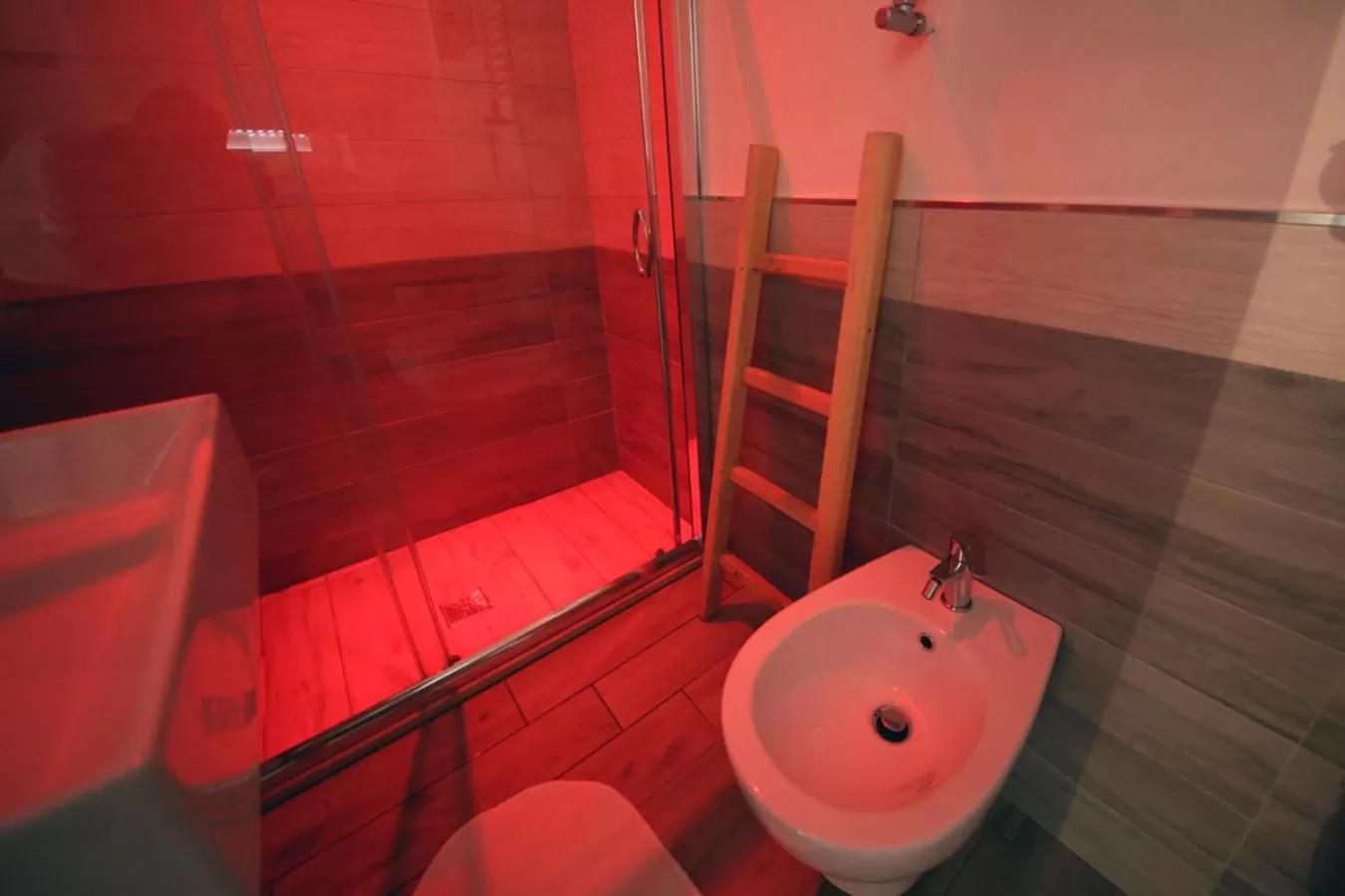 Shower in La piazzetta