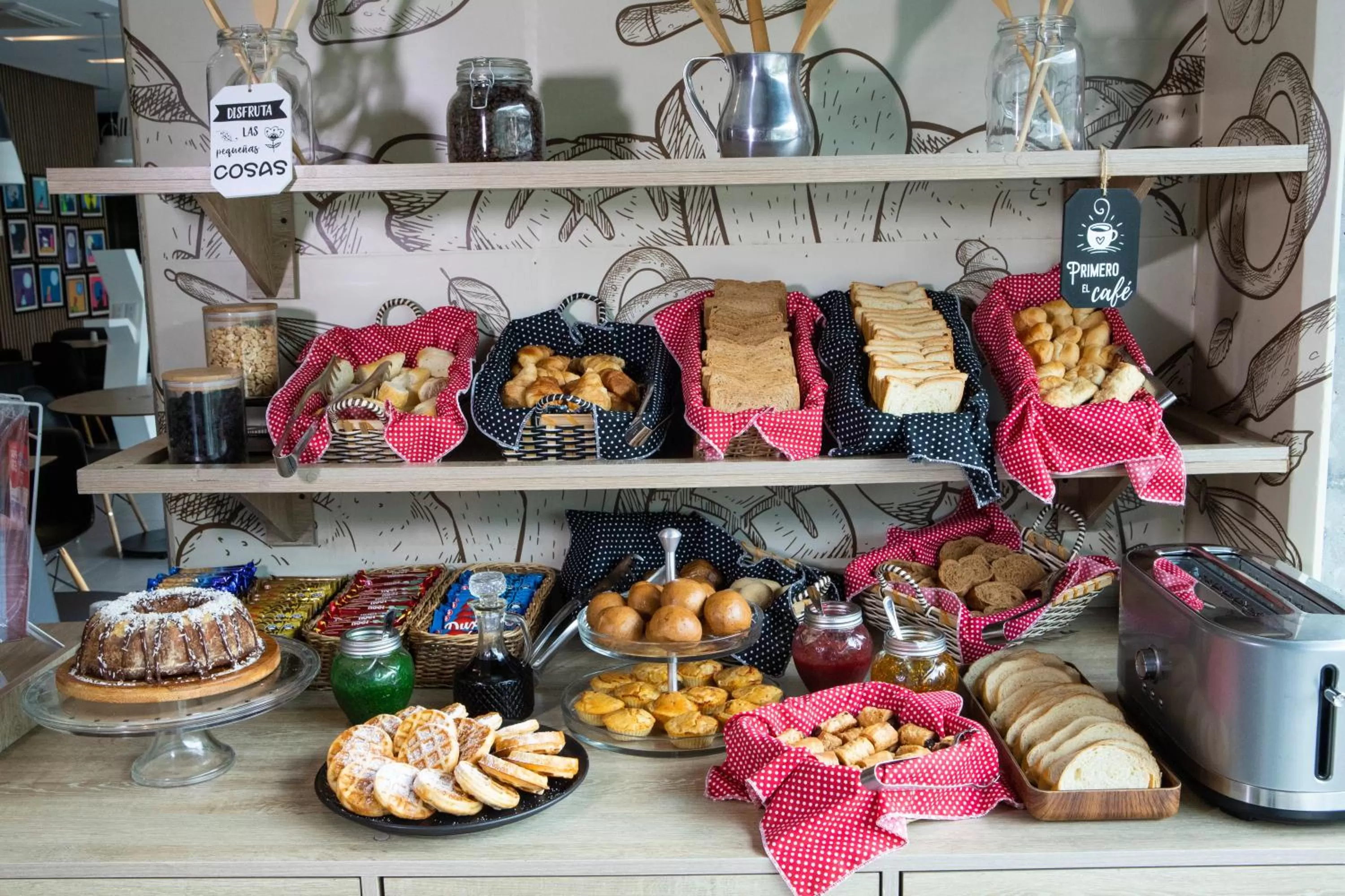 Food and drinks in Hotel Ibis Cali Granada