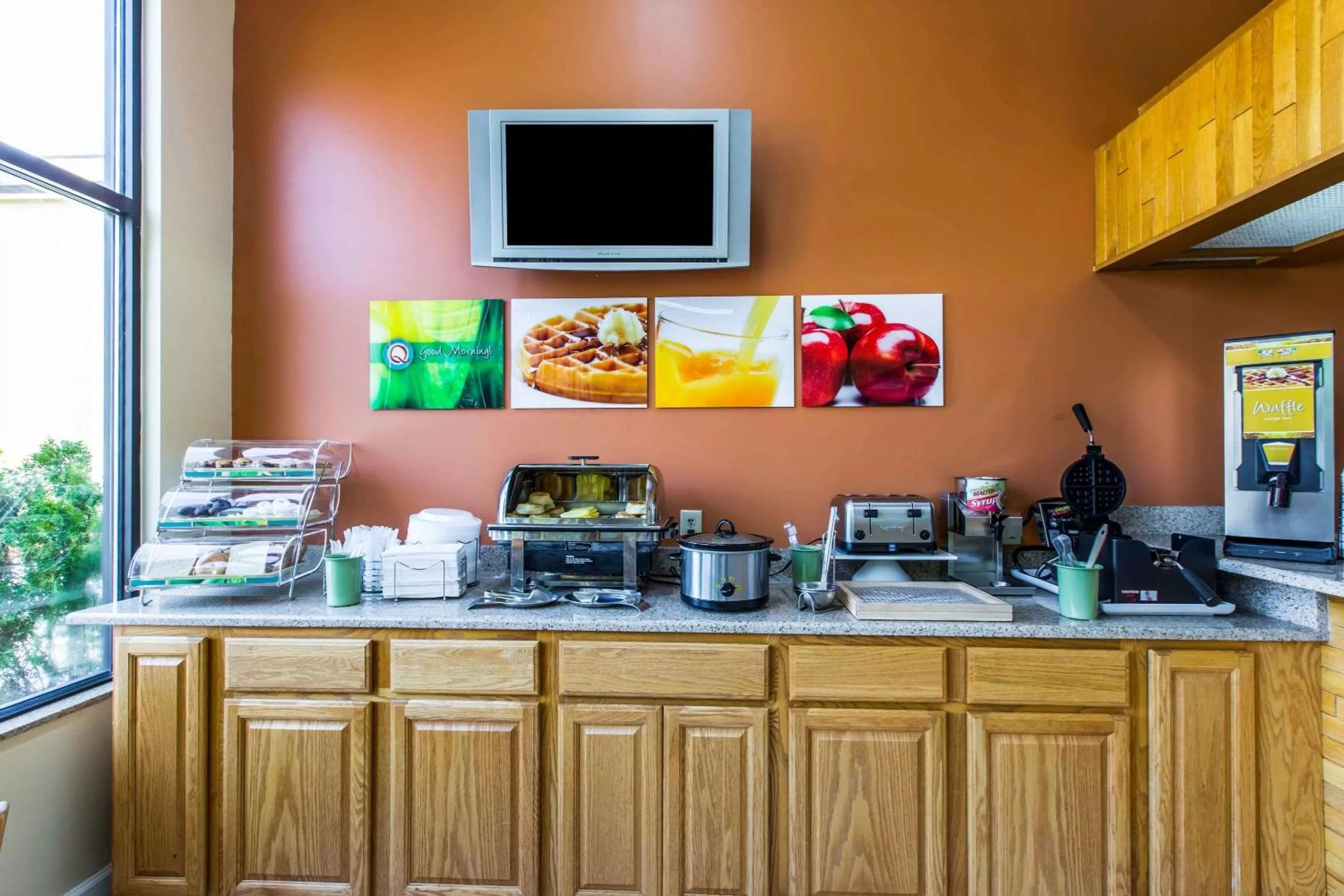 Restaurant/places to eat in Quality Inn West of Asheville