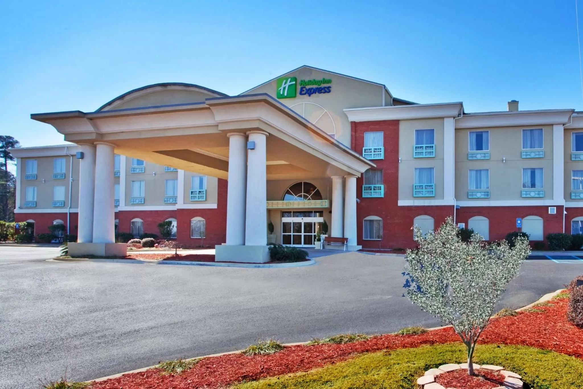 Property building in Holiday Inn Express and Suites Thomasville by IHG