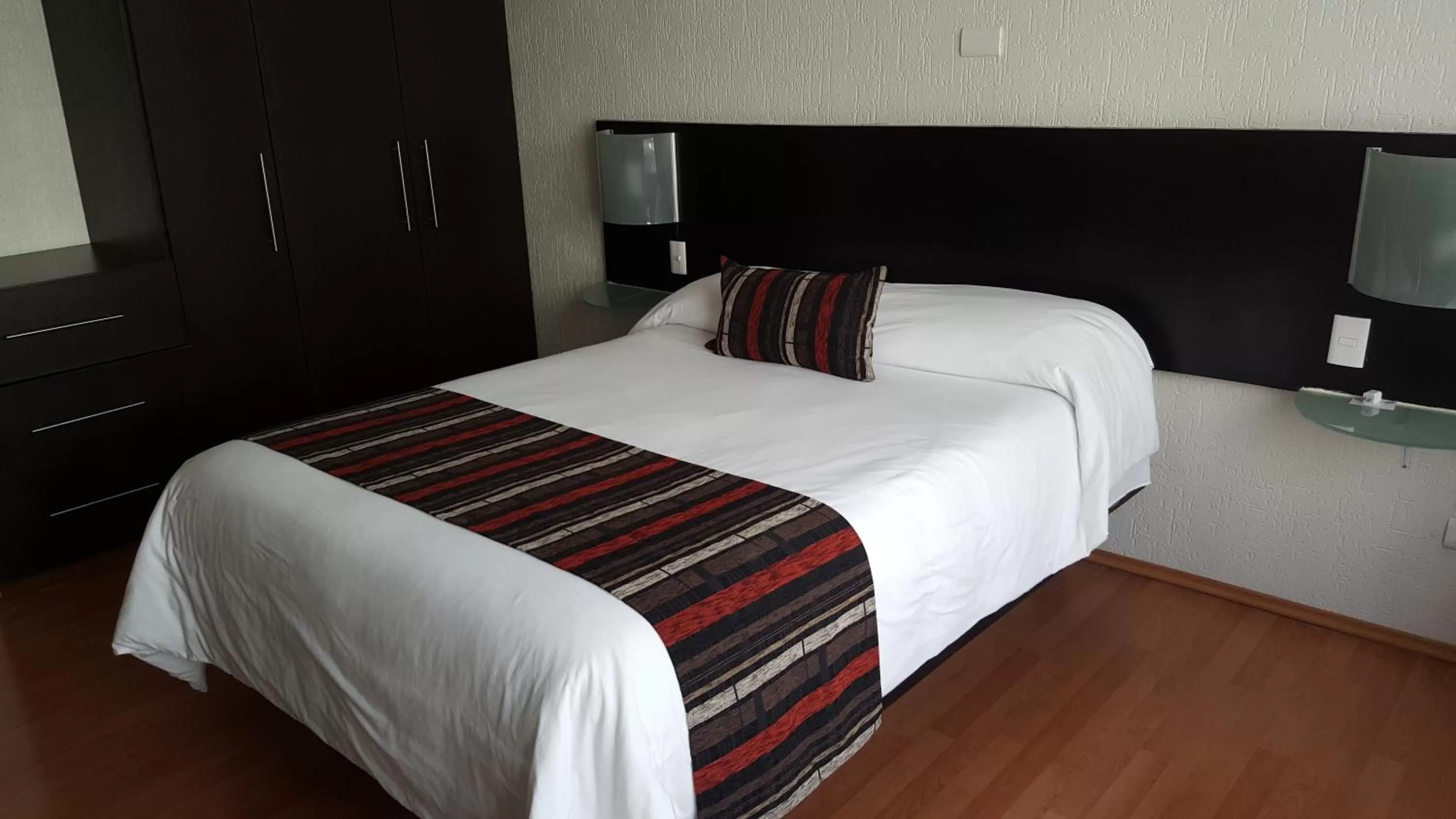 Bed in Bosque de Magnolias 93