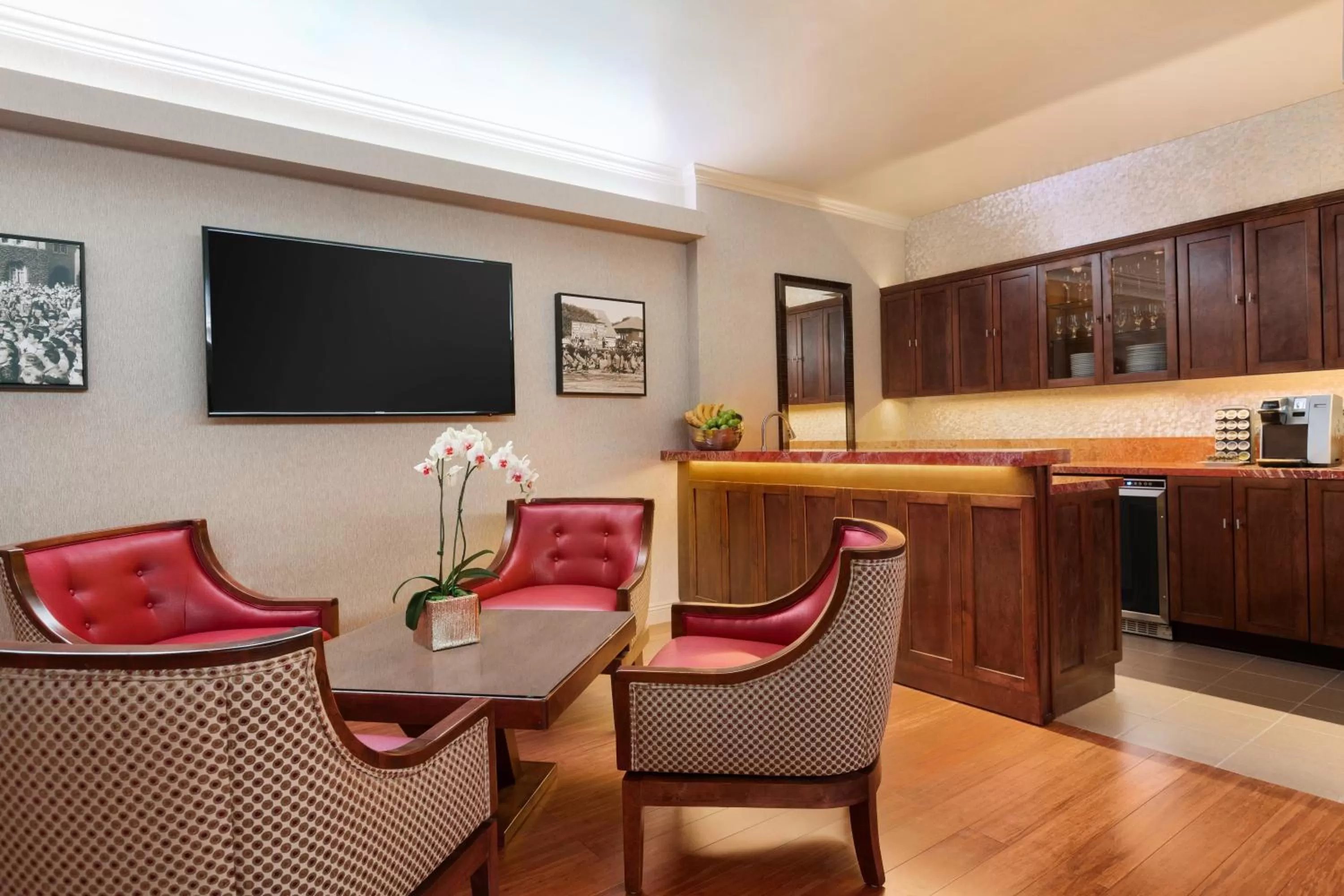 Lounge or bar in USC Hotel