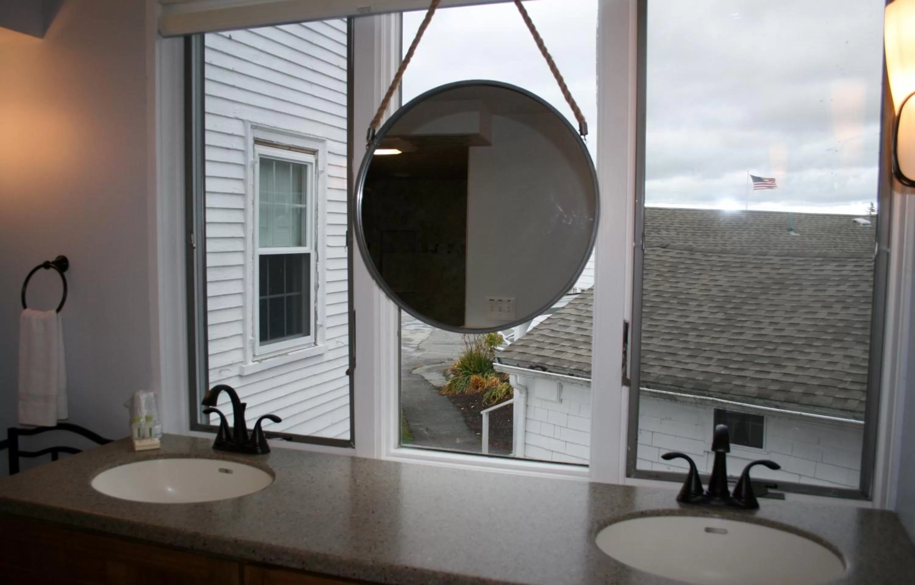 Bathroom in Shea's Riverside Inn & Motel