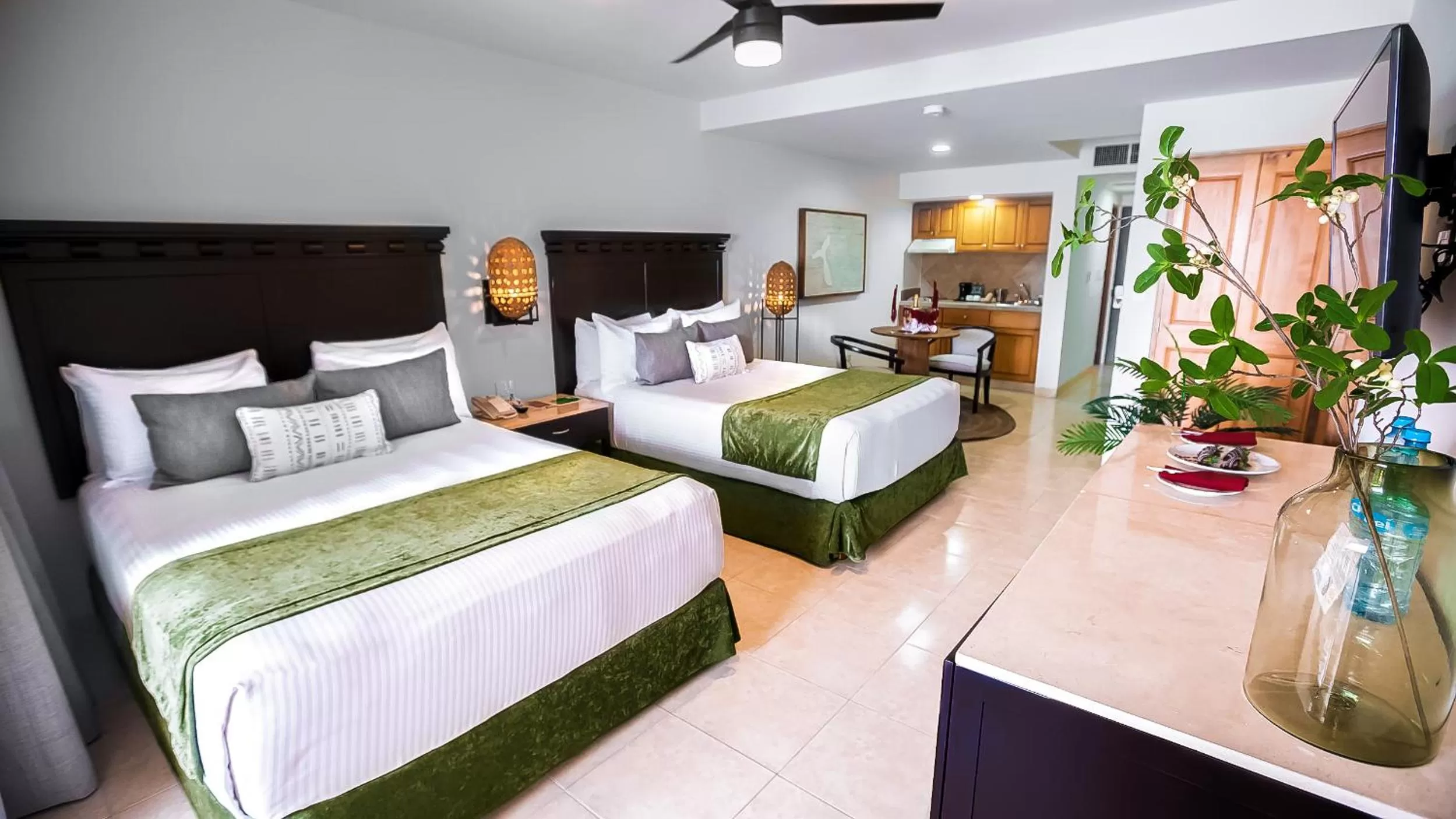 Bed in Hotel Tesoro Los Cabos