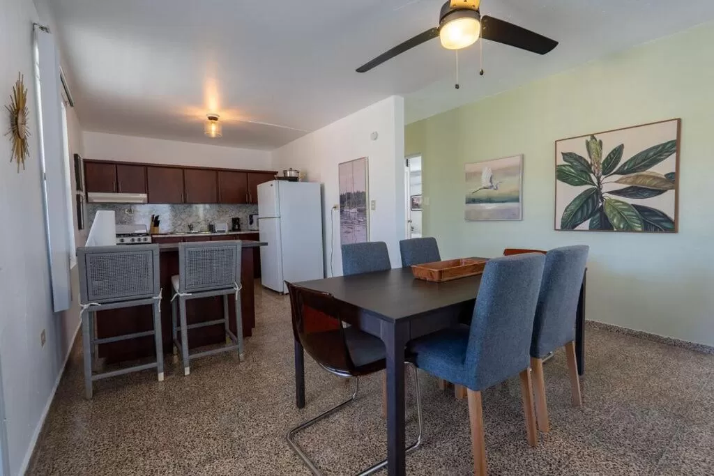 Kitchen/Kitchenette in El Flamingo Beach Club