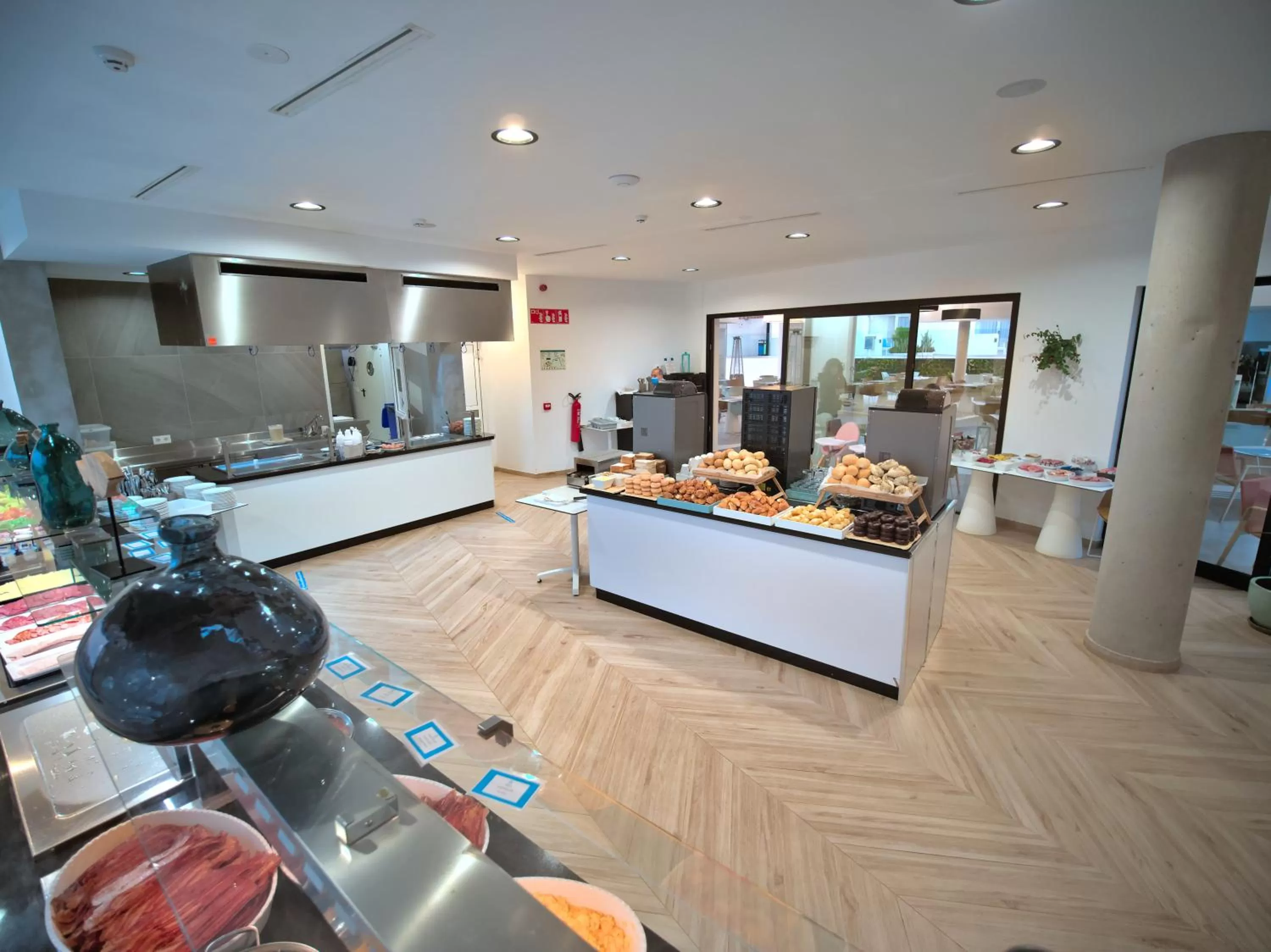 Restaurant/places to eat in Hotel Taimar