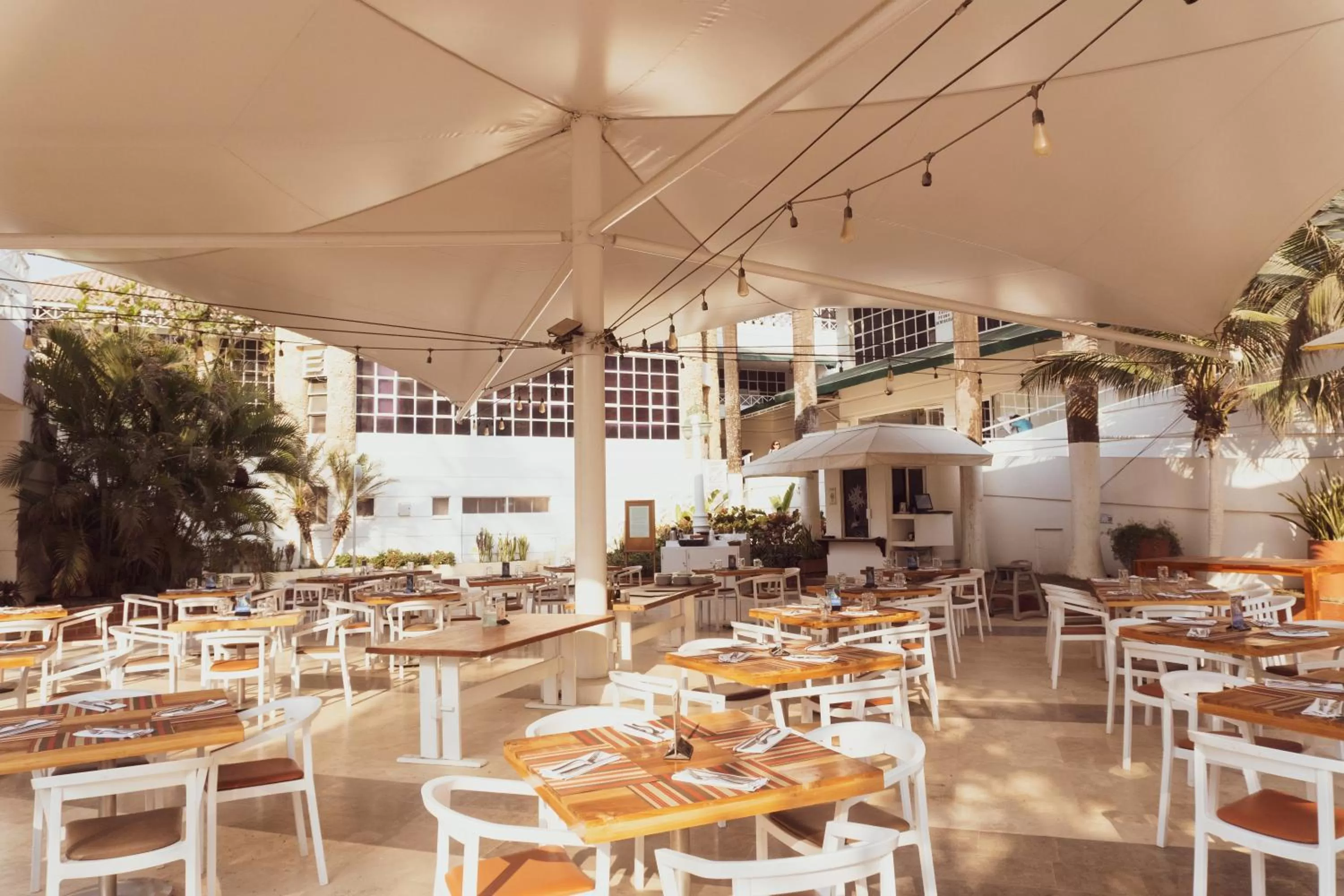 Restaurant/places to eat in Hotel Las Americas Casa de Playa