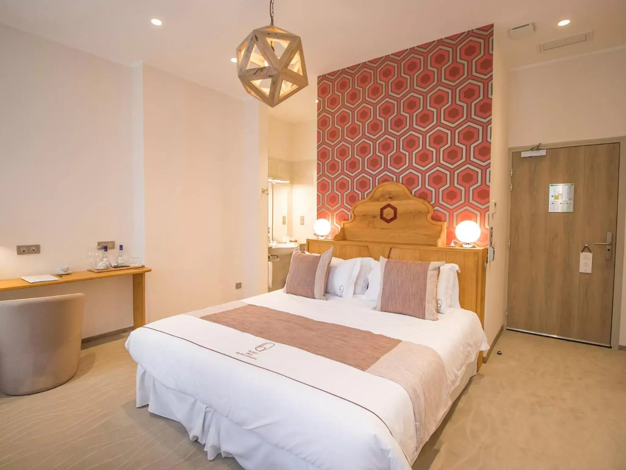 Twin Room with Roll-in Shower - Disability Access in Hotel des Quinconces Bordeaux Centre Twin Room with Roll-in Shower - Disability Access in Hotel des Quinconces Bordeaux Centre