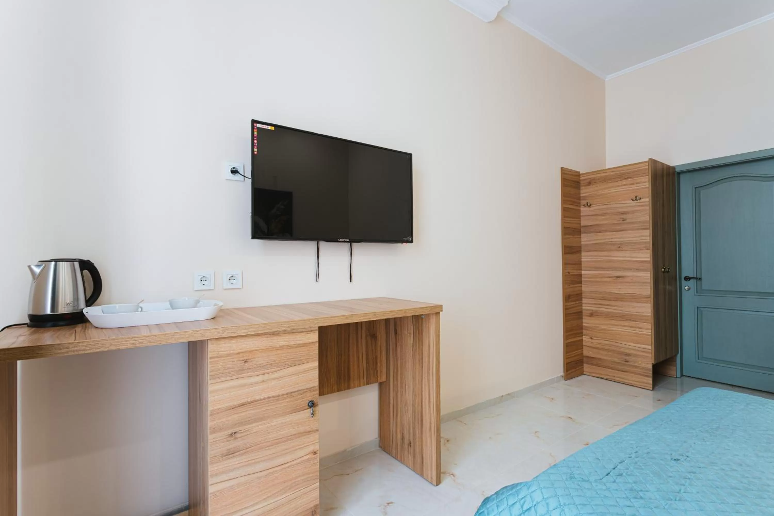 TV/Entertainment Center in Mini hotel Non-Stop