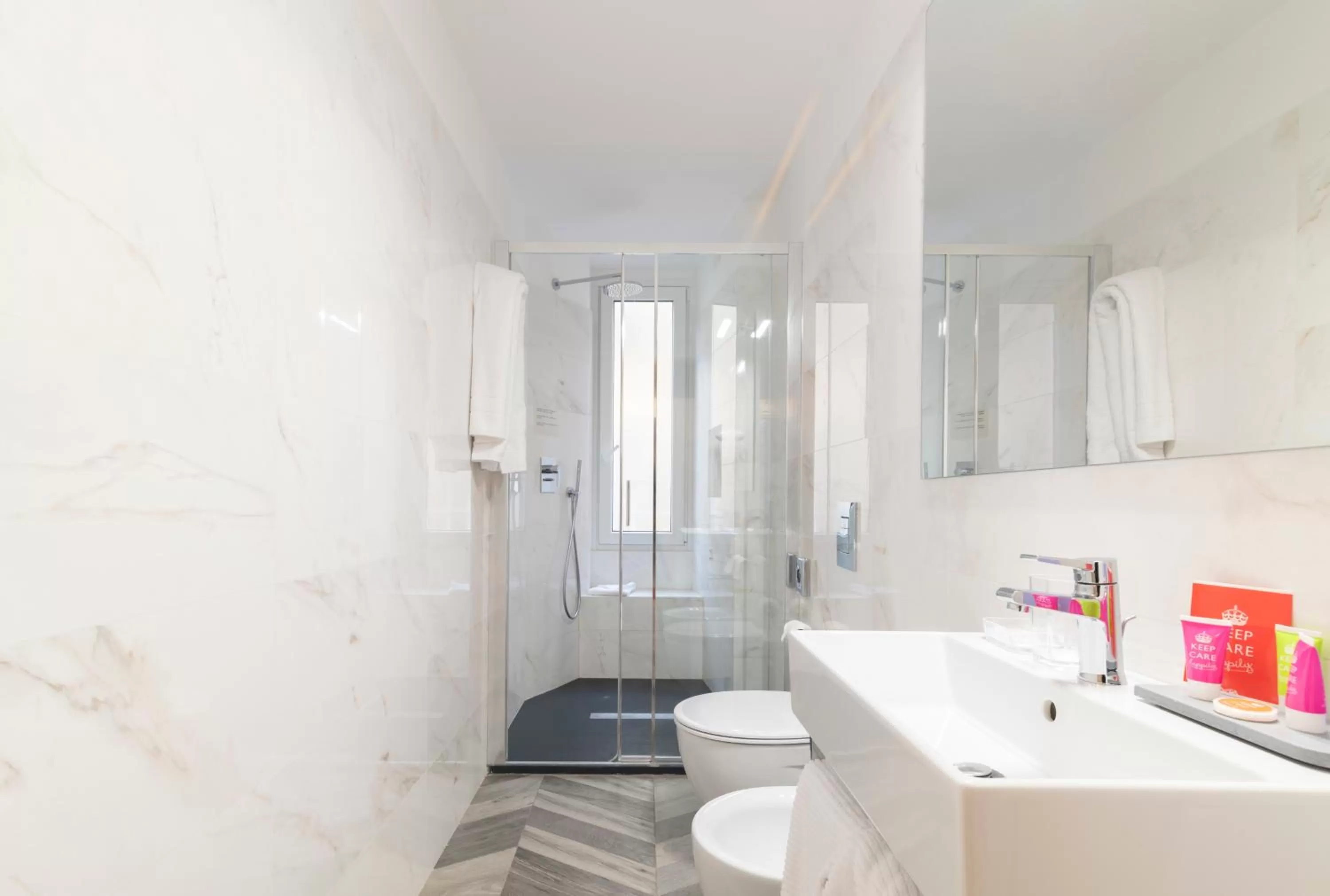 Shower in Eccelso Hotel