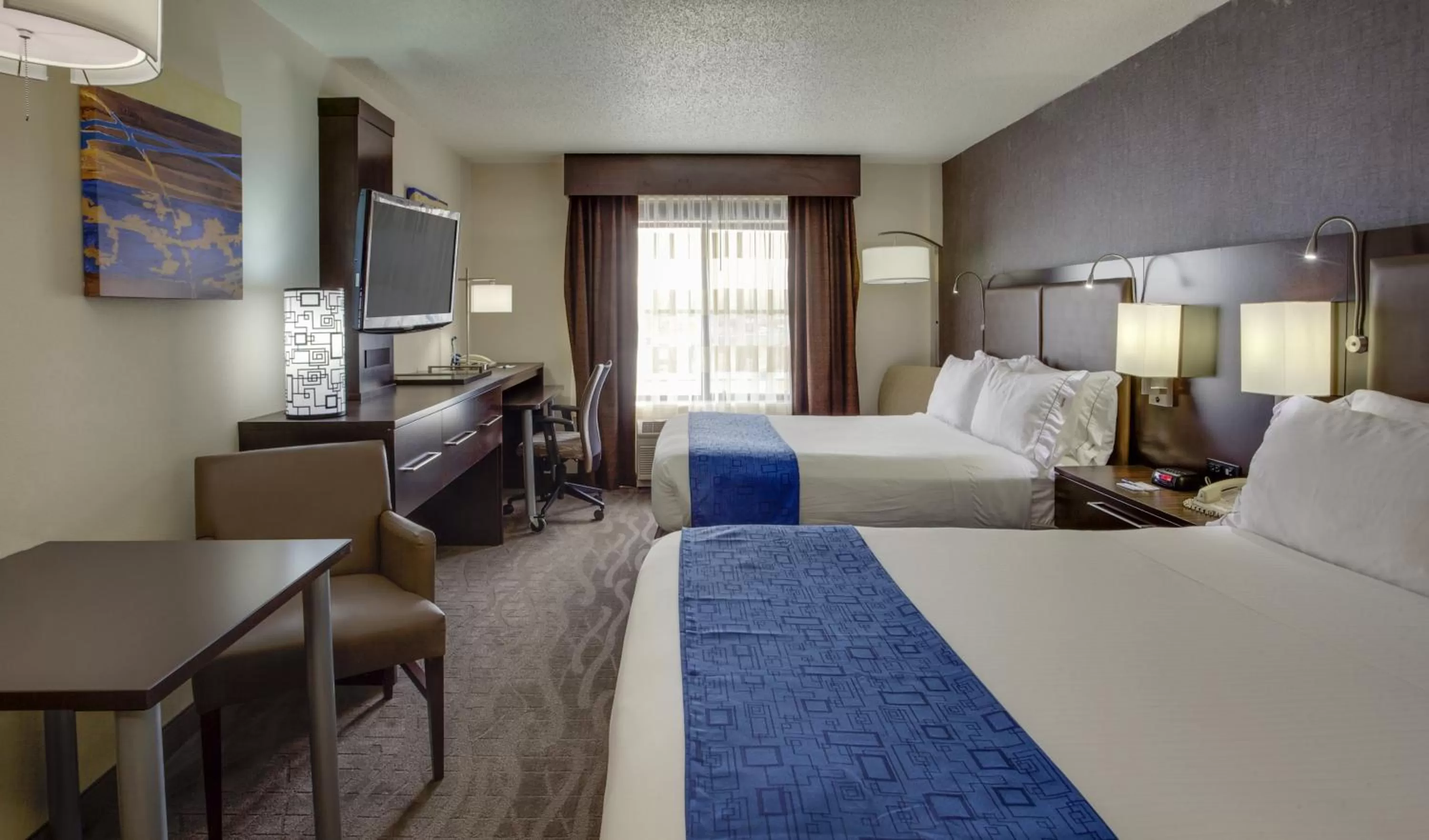 Photo of the whole room, Bed in Holiday Inn Express Hotel & Suites Meadowlands Area by IHG