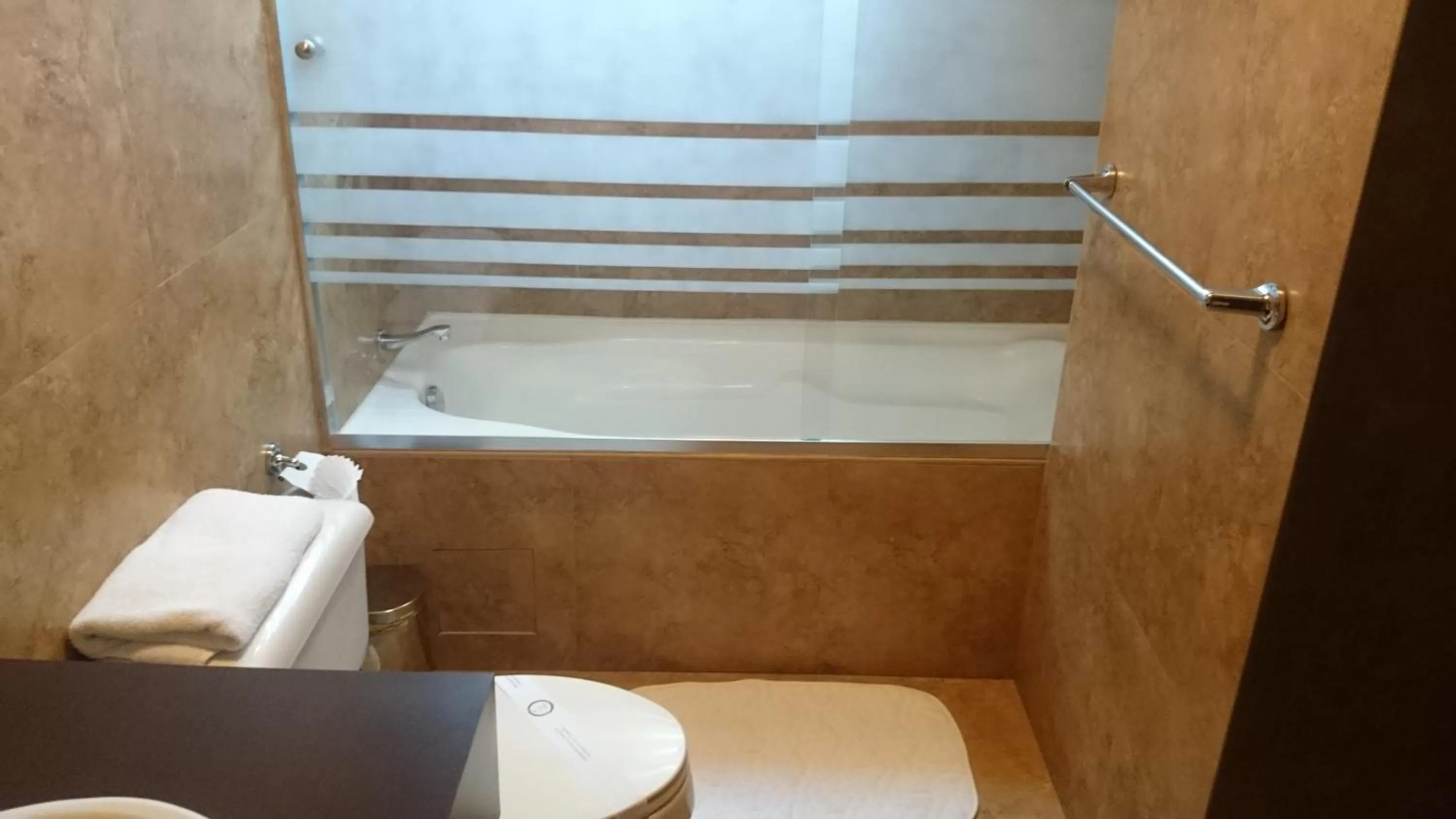 Shower, Bathroom in Misuitehotel La Carolina Quito