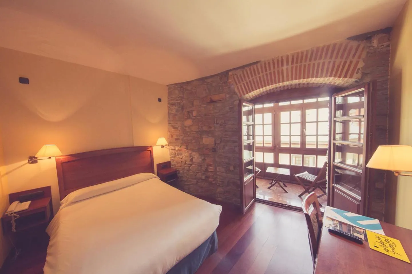 Photo of the whole room, Bed in Hotel Aroi Bierzo Plaza
