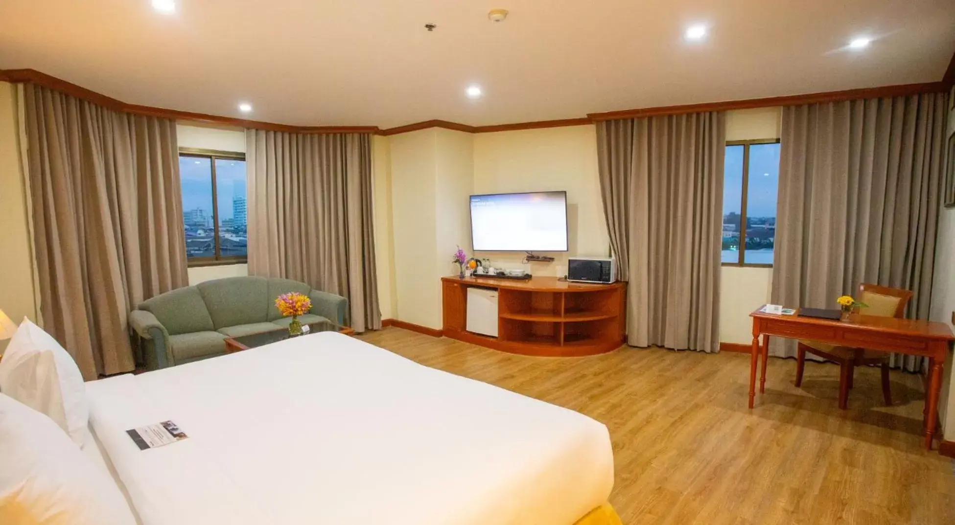 Grand Deluxe Double Corner Room in Star Convention Hotel (Star Hotel) Grand Deluxe Double Corner Room in Star Convention Hotel (Star Hotel)