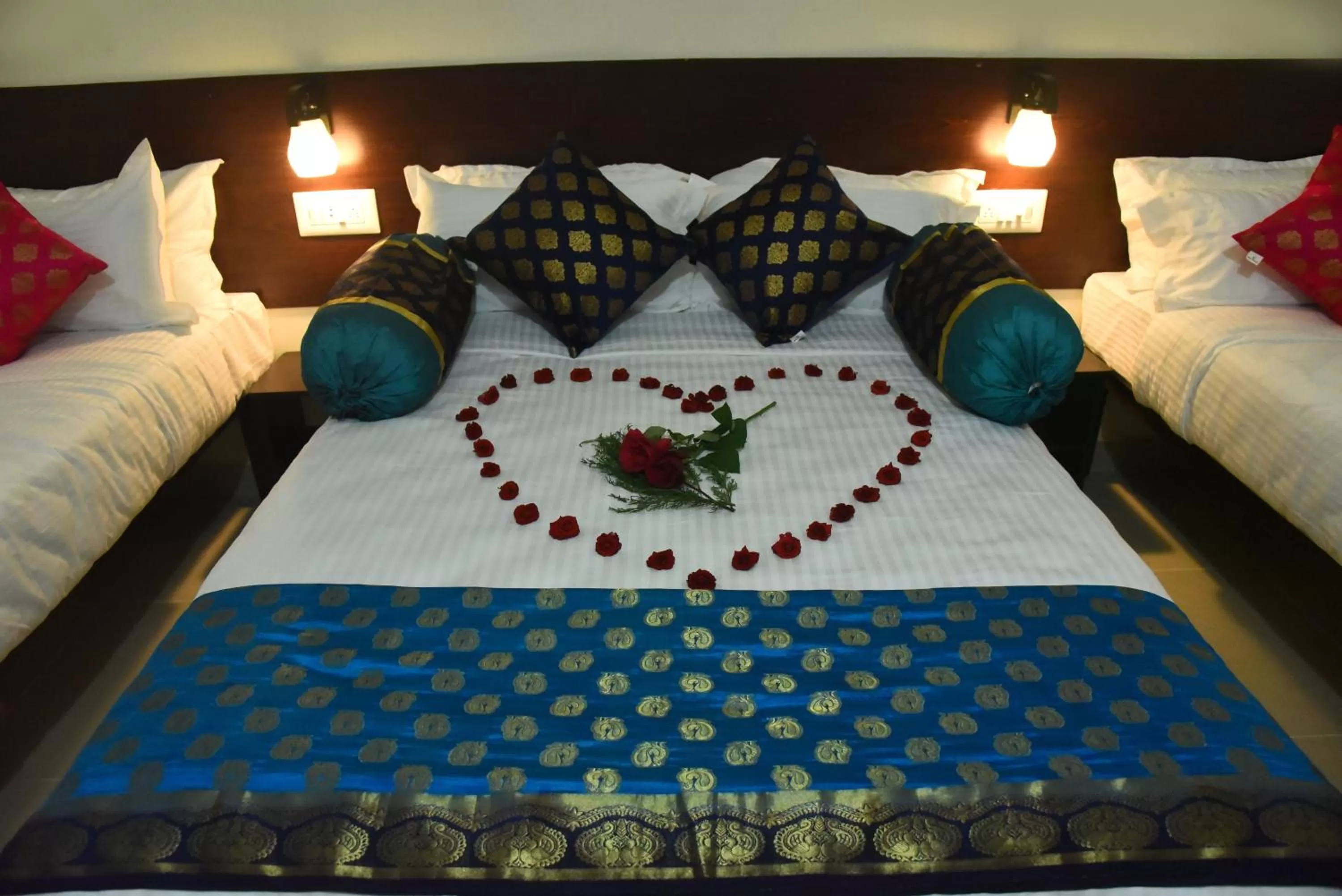 Bed in Kumbakonam Inn Hotels - Kumbakonam Inn Stay