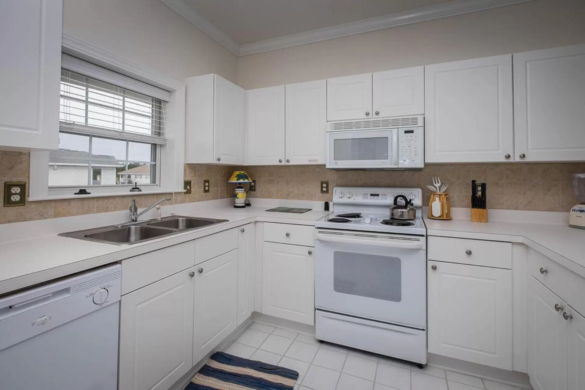 Kitchen or kitchenette in Barefoot Resort Golf & Yacht Club Villas