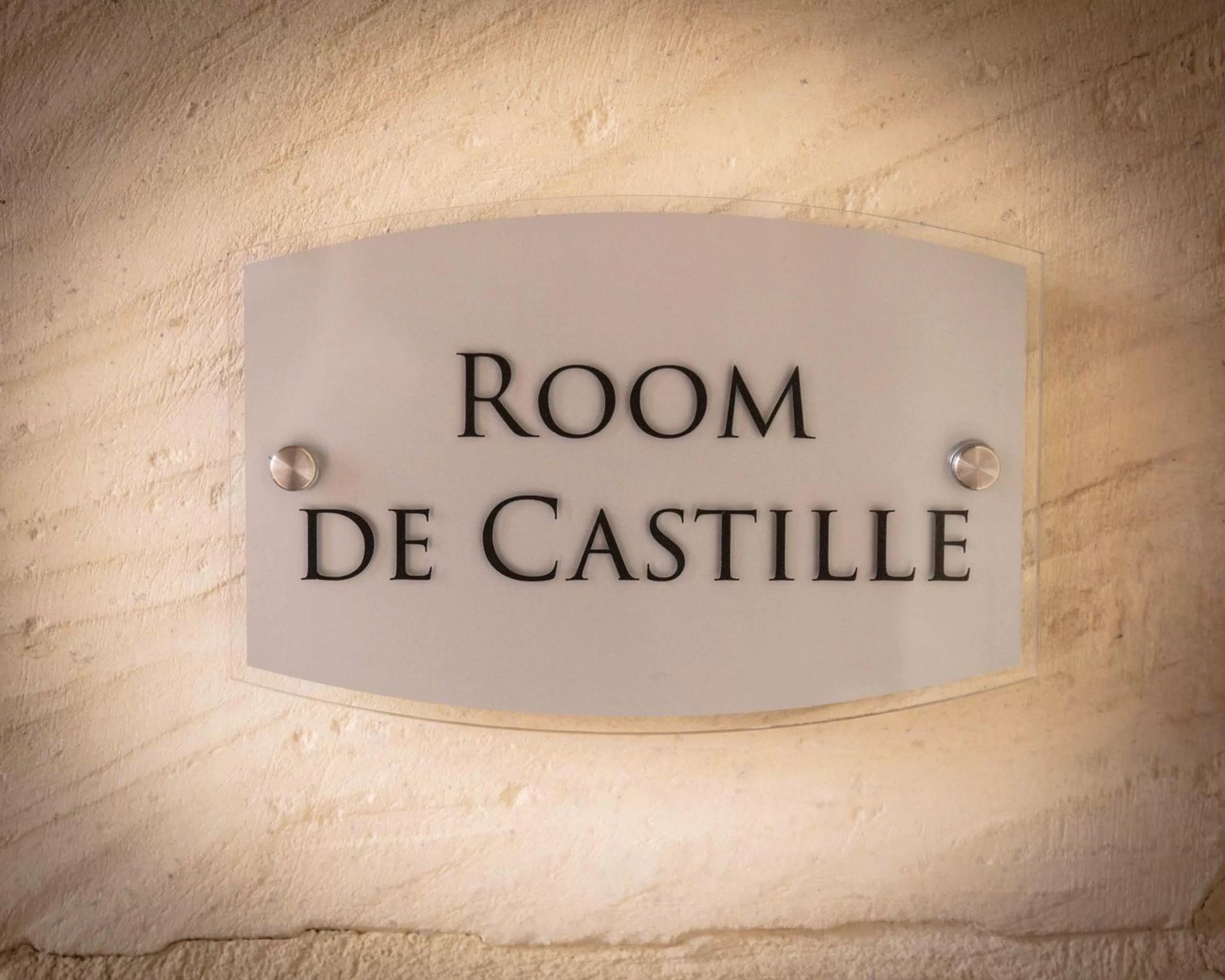 Logo/Certificate/Sign in The 3Cities Auberge