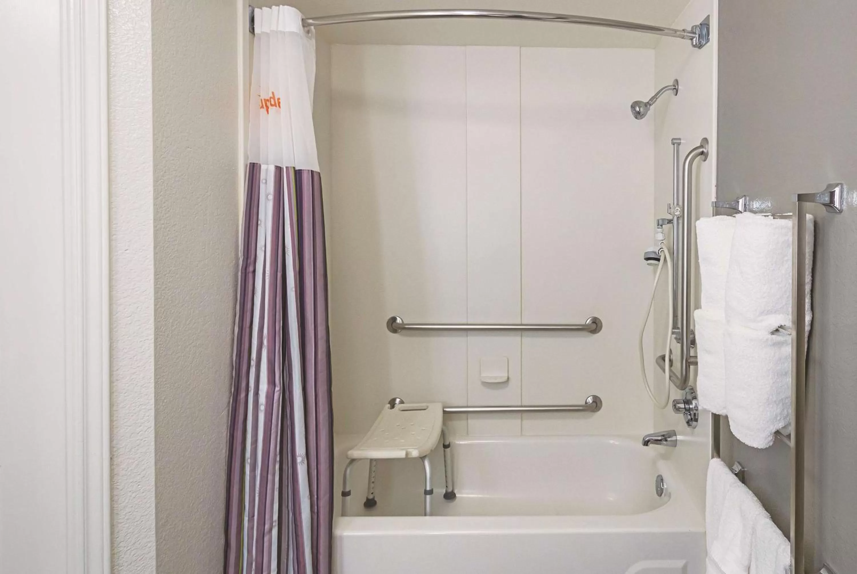 Photo of the whole room in La Quinta by Wyndham Atlanta Conyers