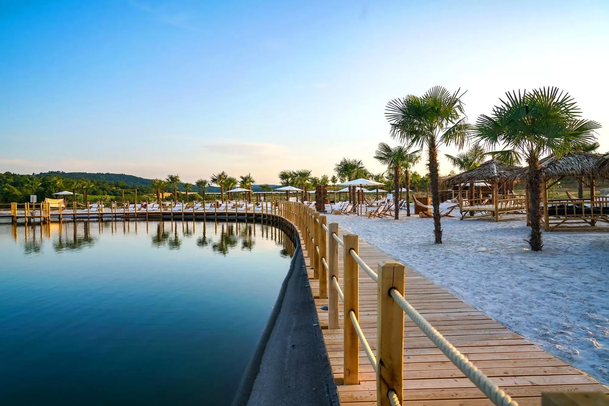 Neighbourhood, Swimming Pool in Hotel Kick