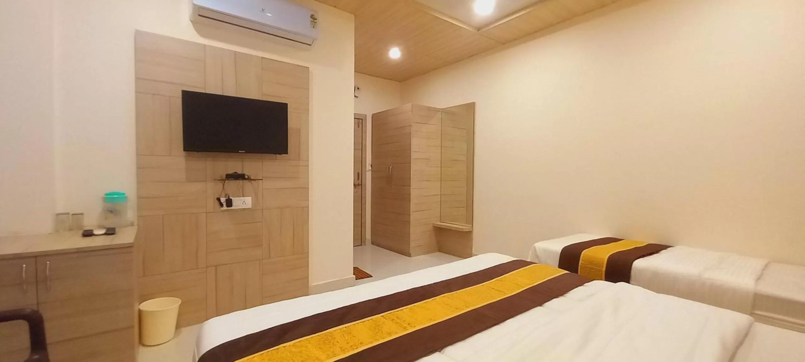 TV and multimedia, Bed in Sanjog Resort