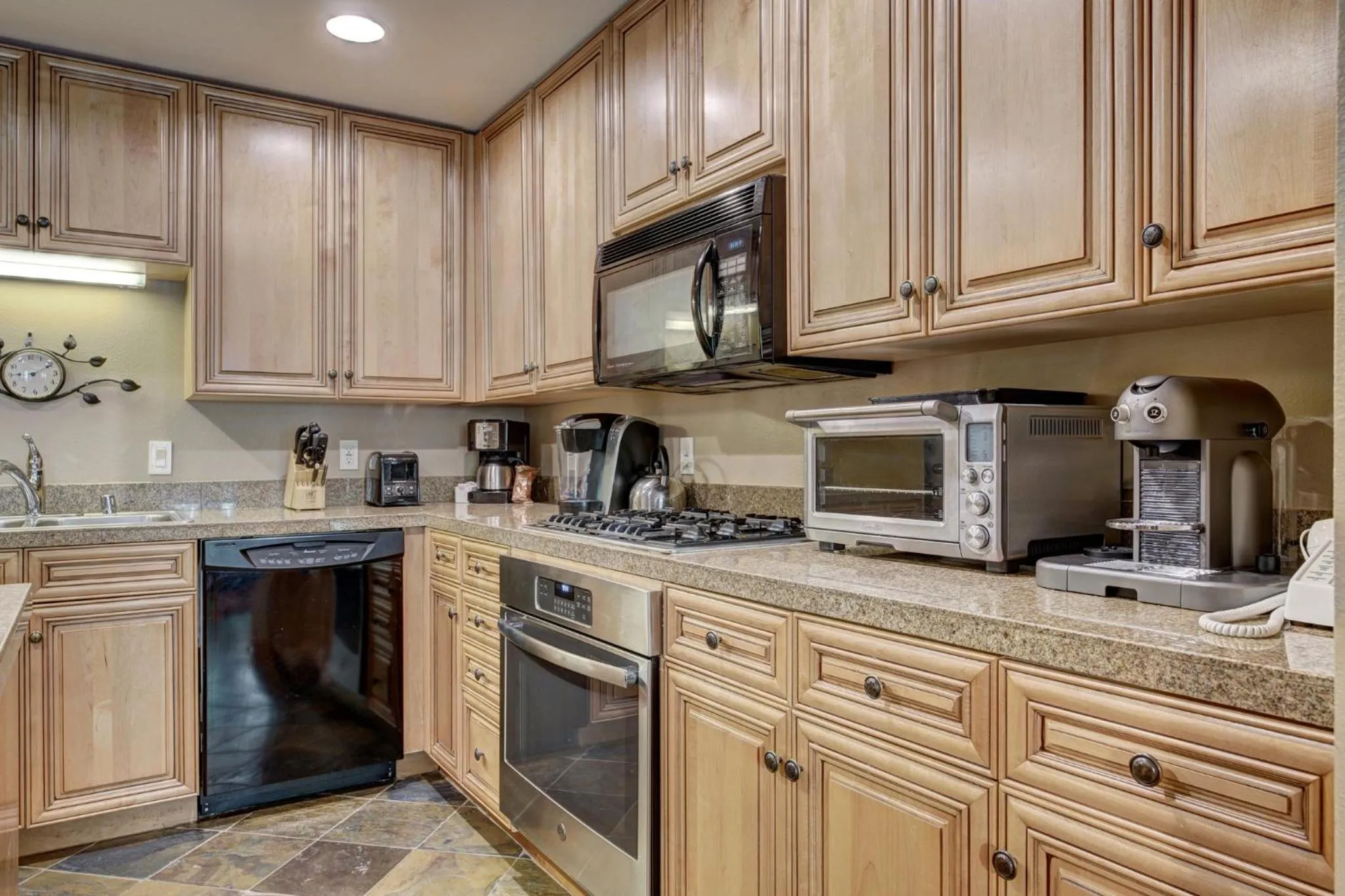 Kitchen or kitchenette in Timbers & Lone Eagle by Vail Resorts