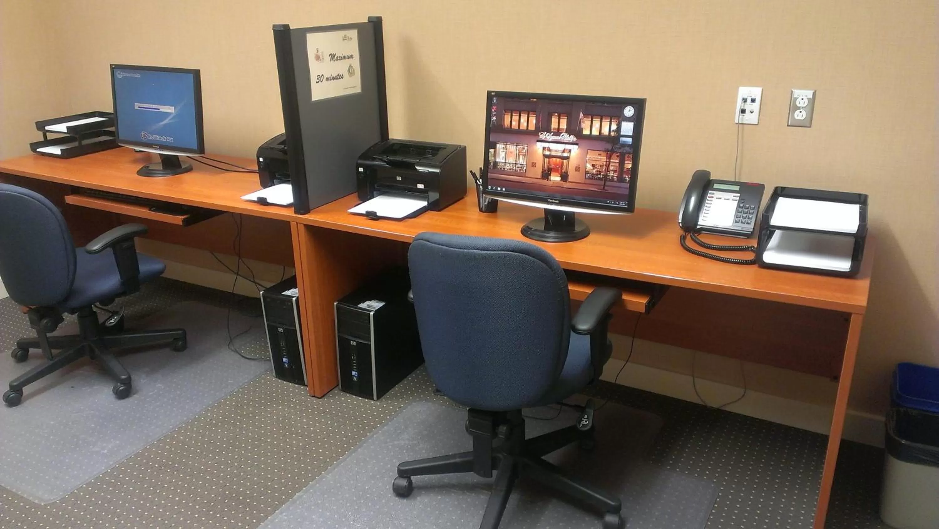 Business facilities in Le Square Phillips Hôtel & Suites