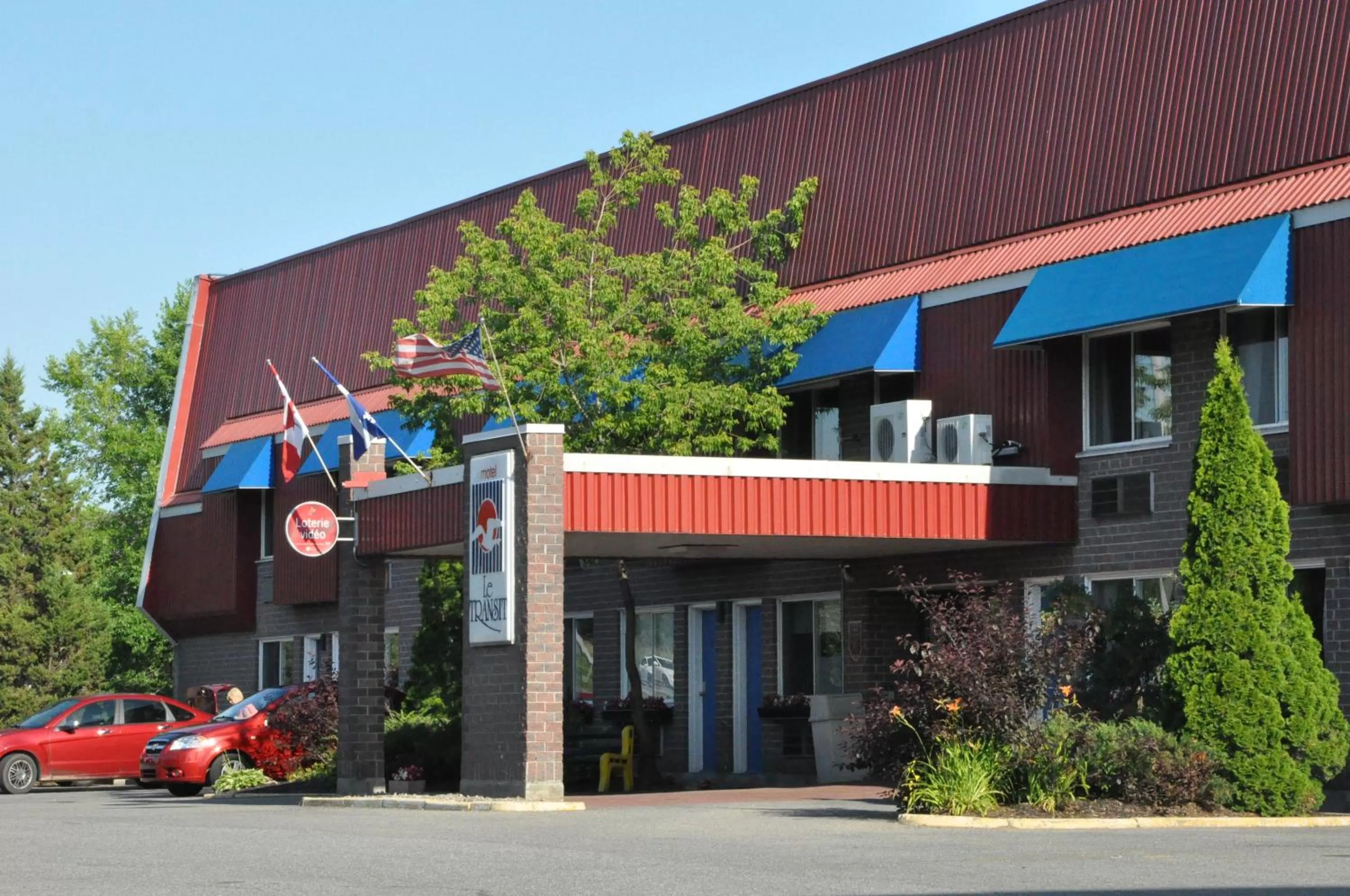 Facade/entrance in Hotel Transit
