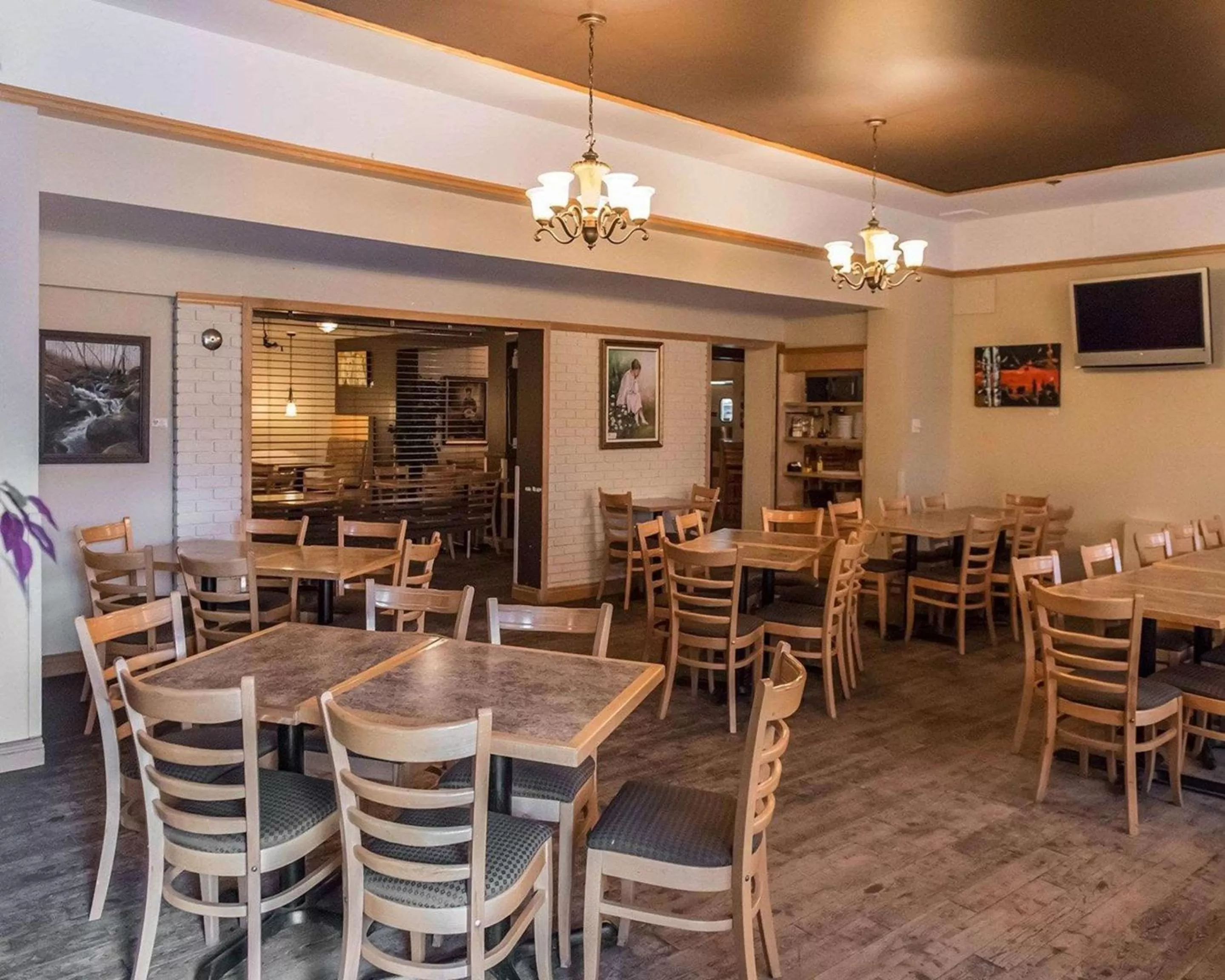 Restaurant/places to eat in Quality Inn Mont-Laurier