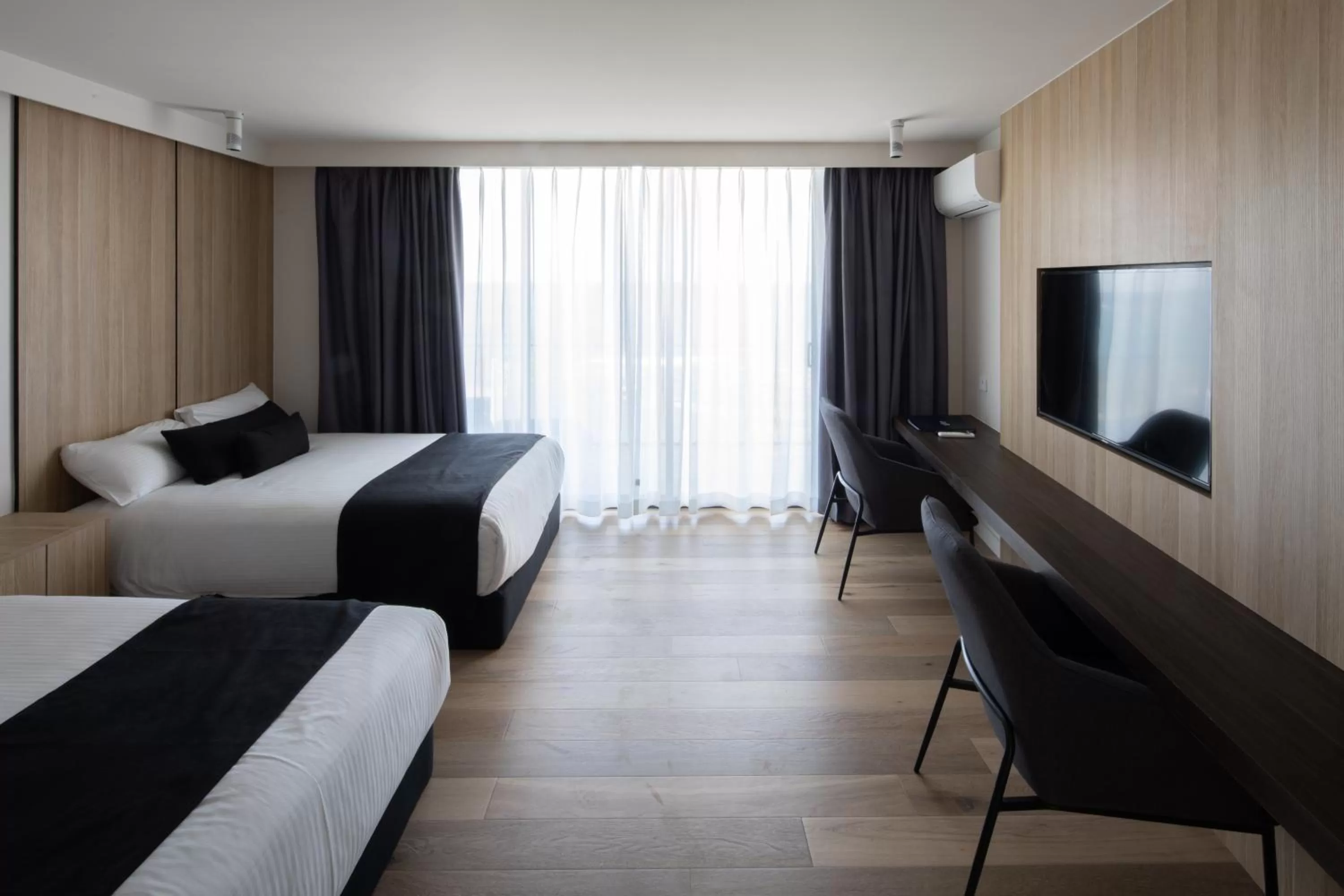 Photo of the whole room, Bed in Ocean Front Motel