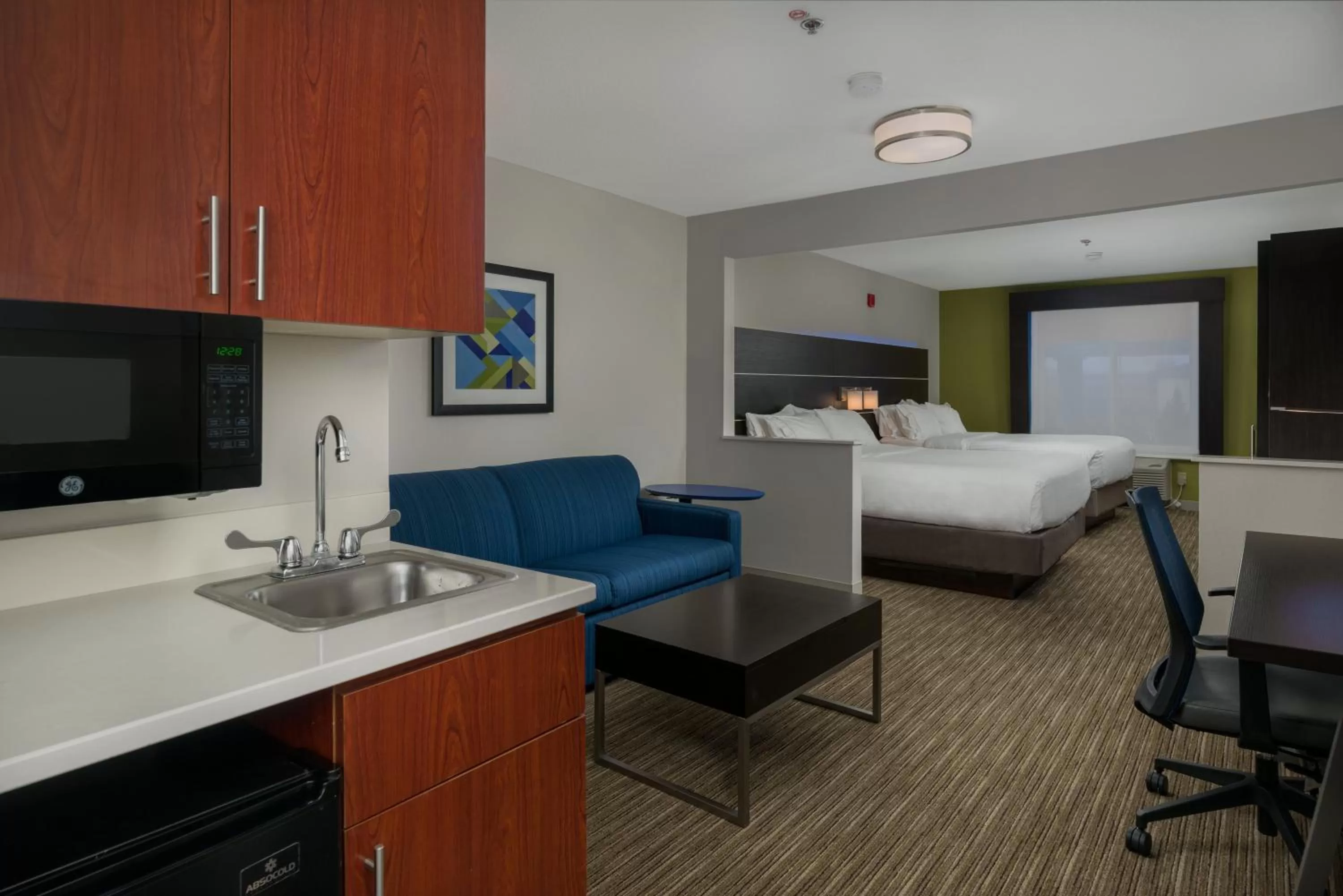 Photo of the whole room, Bed in Holiday Inn Express Lawrence by IHG