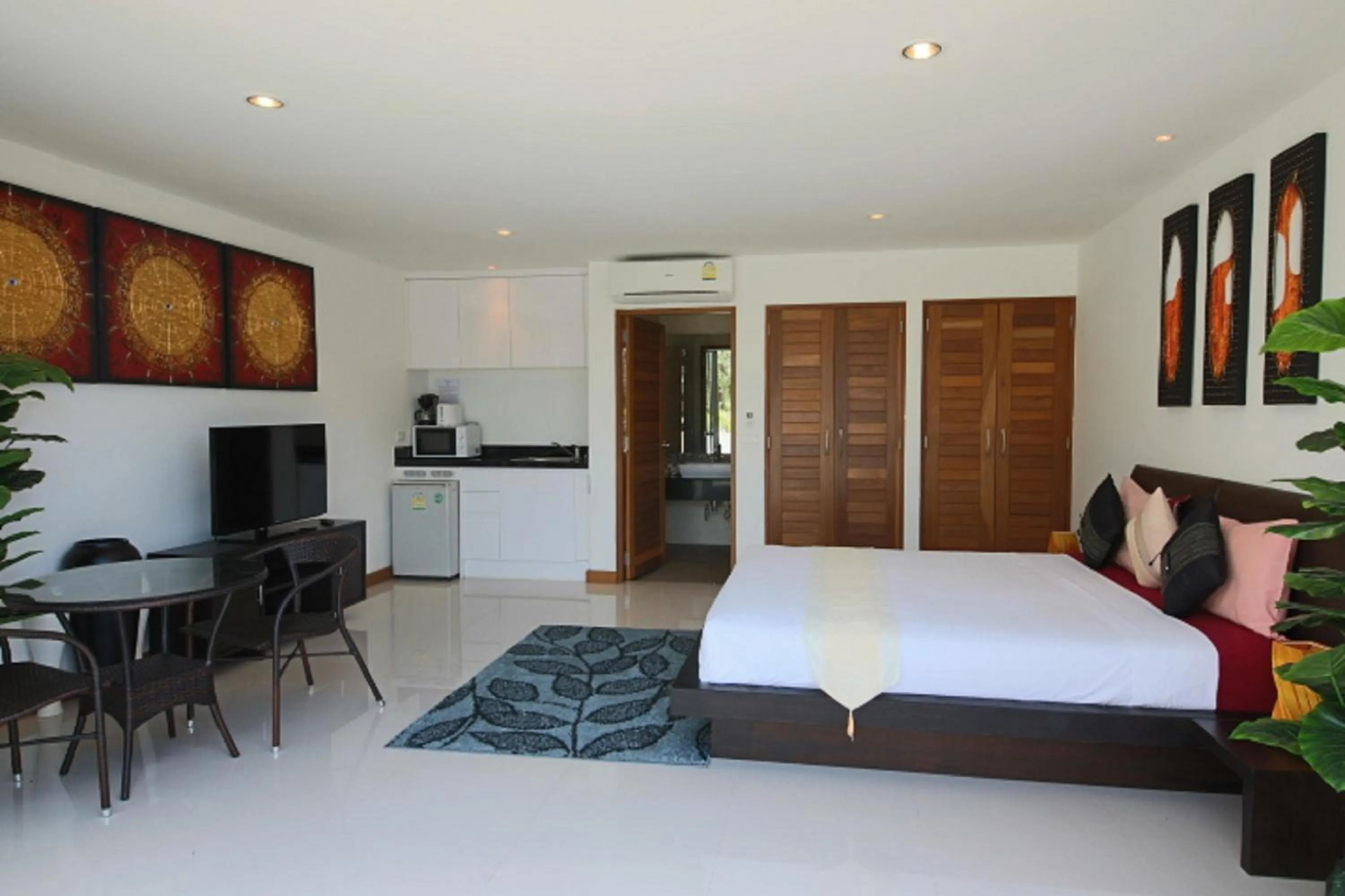 Photo of the whole room, Bed in Tropical Sea View Residence