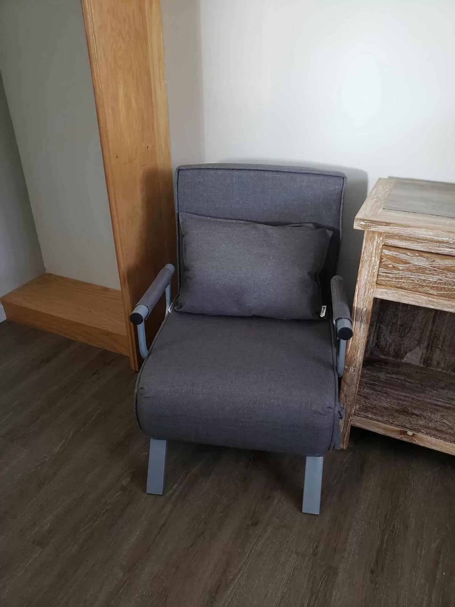 hair dresser in Motel Shantik