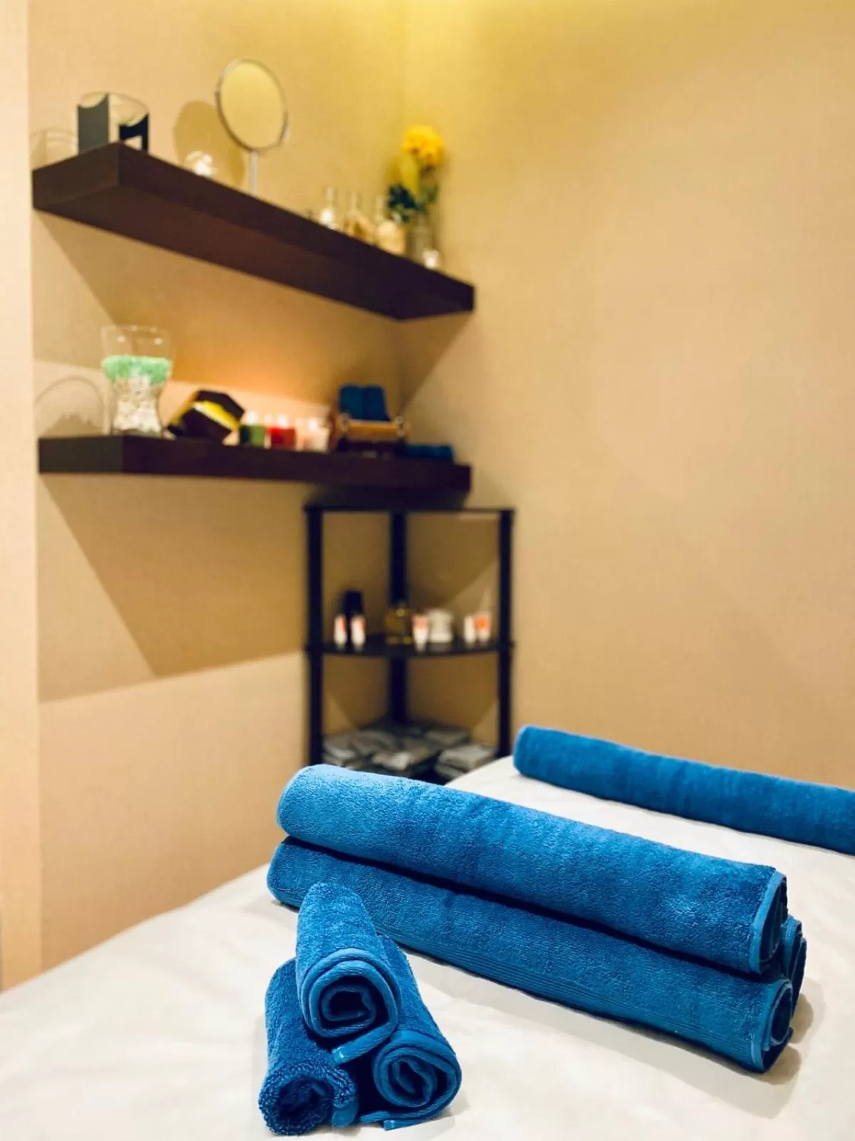 Spa and wellness centre/facilities, Bed in Naviti Warwick Dammam