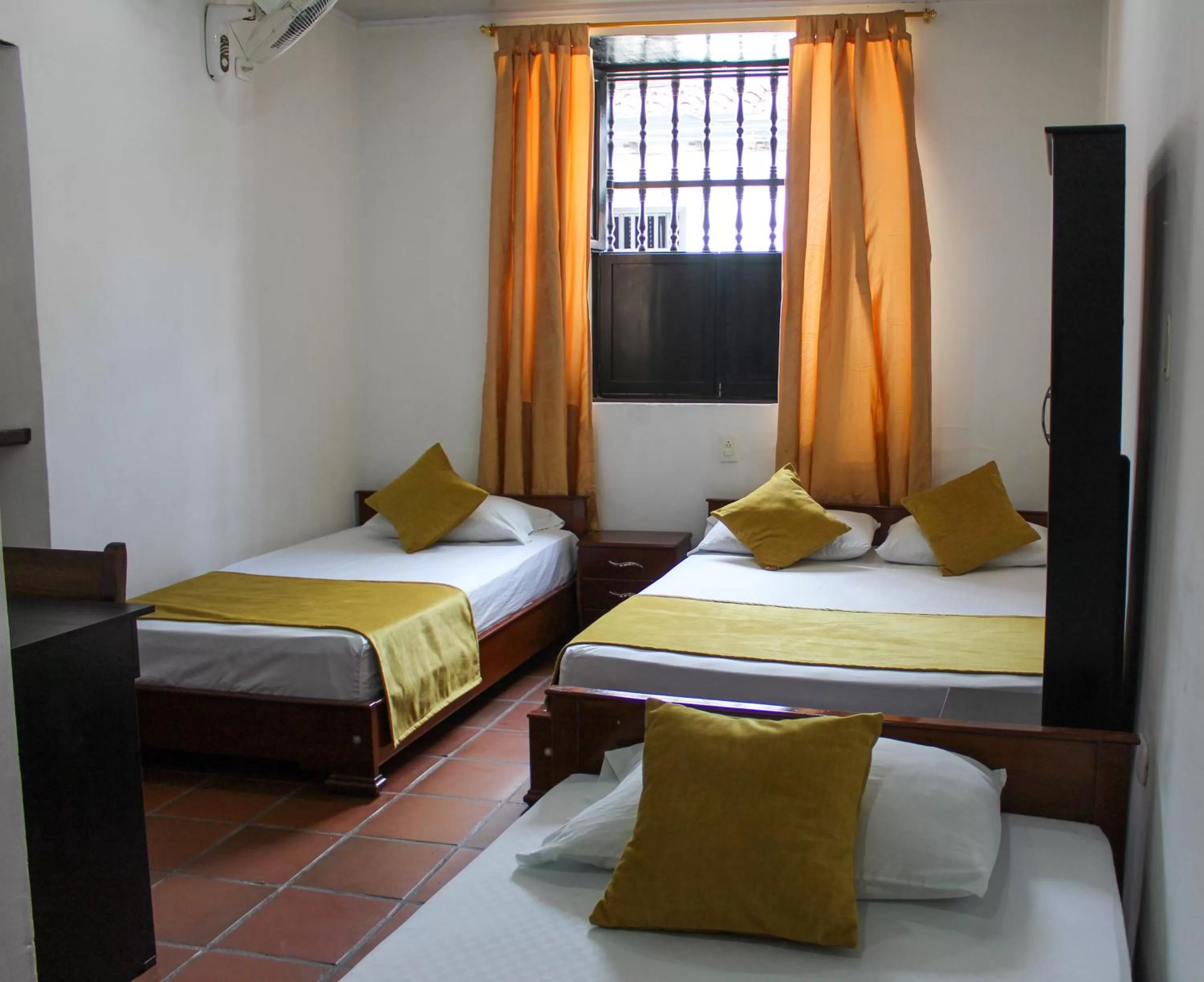 Photo of the whole room, Bed in Hotel Colonial San Felipe