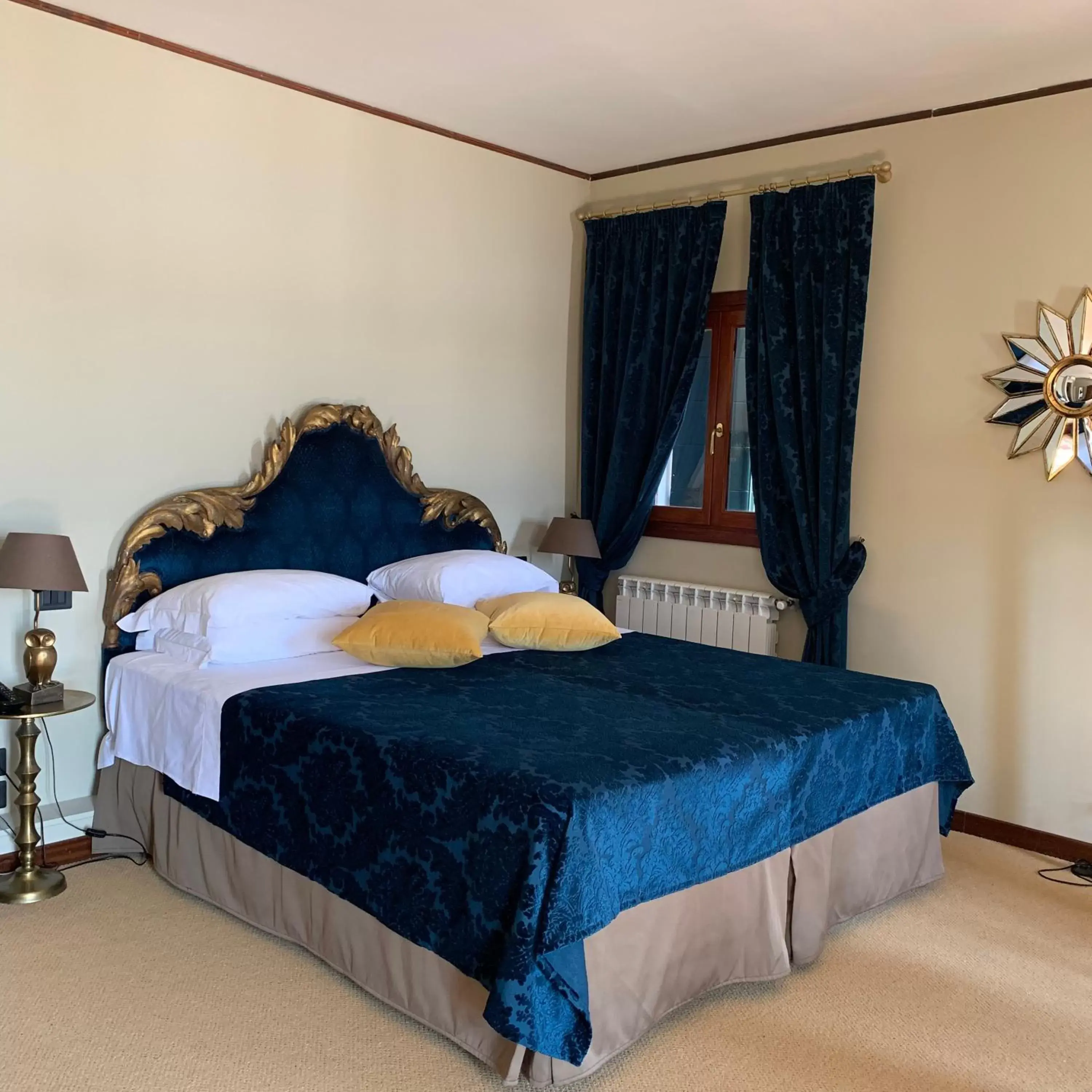 Superior Double or Twin Room with Canal View in Hotel La Calcina Superior Double or Twin Room with Canal View in Hotel La Calcina