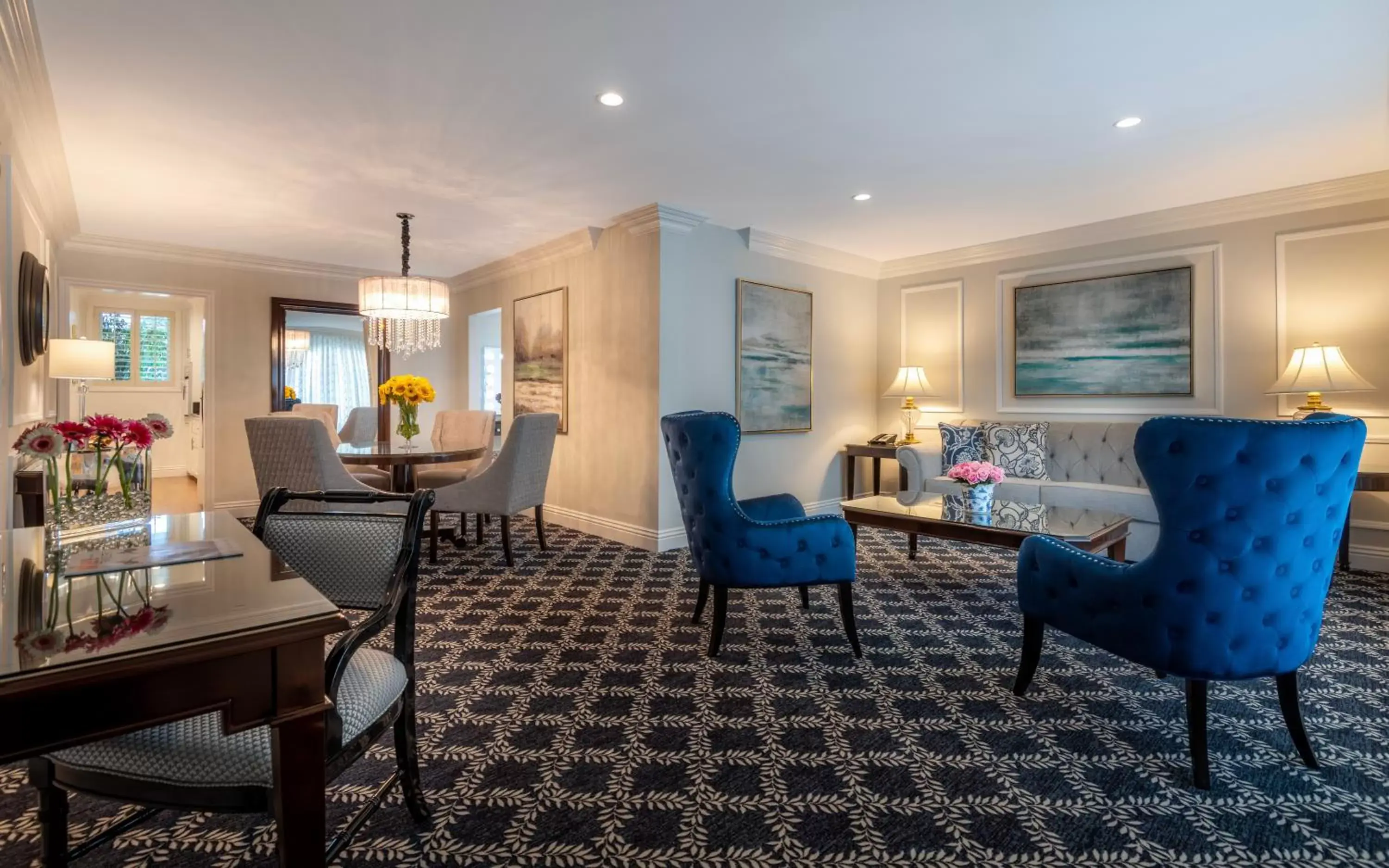 Luxury Suite Double in Beverly Hills Plaza Hotel & Spa Luxury Suite Double in Beverly Hills Plaza Hotel & Spa