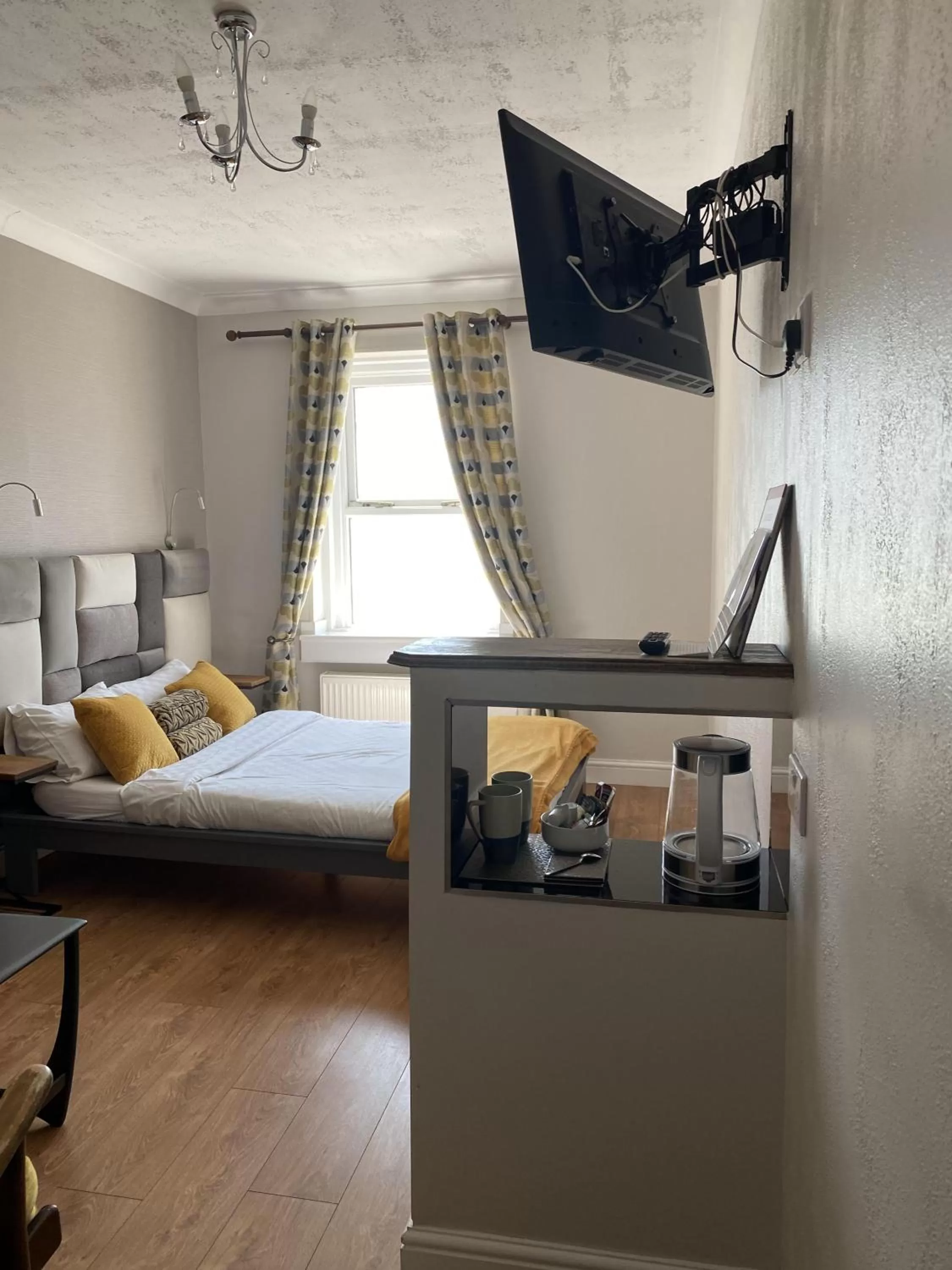 Bedroom, Bed in Astral Lodge