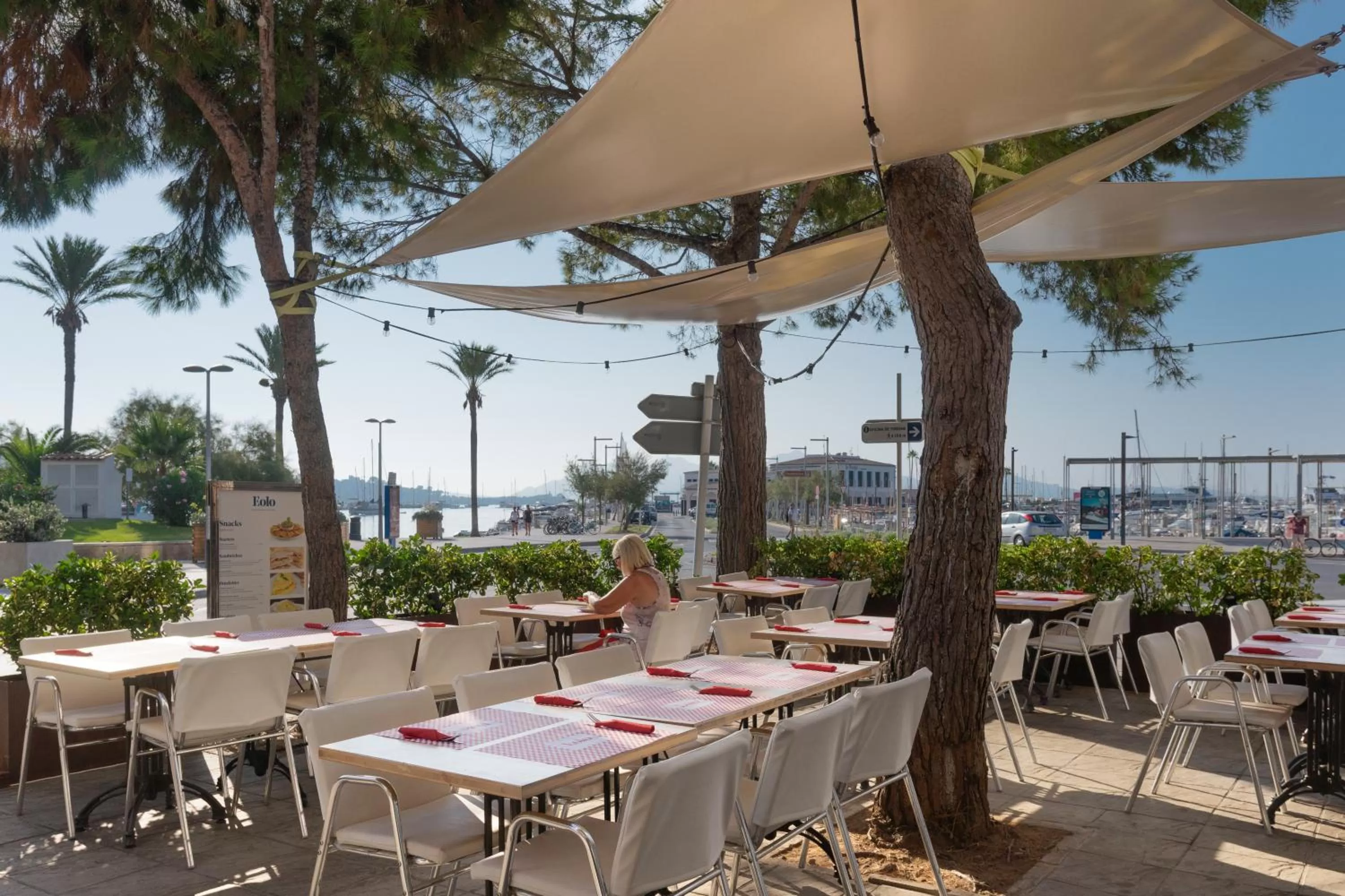 Restaurant/places to eat in Hotel Eolo