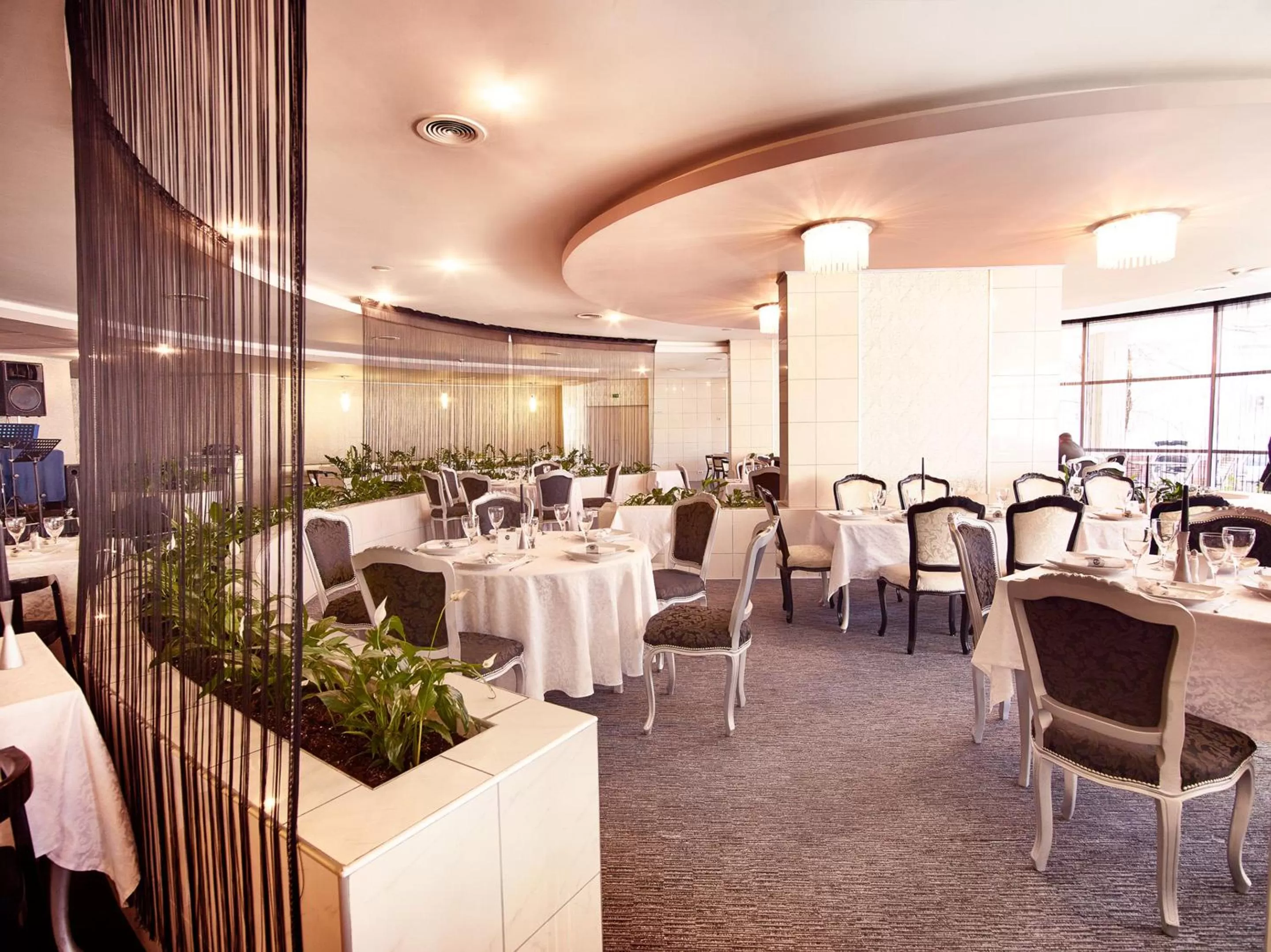 Restaurant/places to eat in Continental Forum Arad
