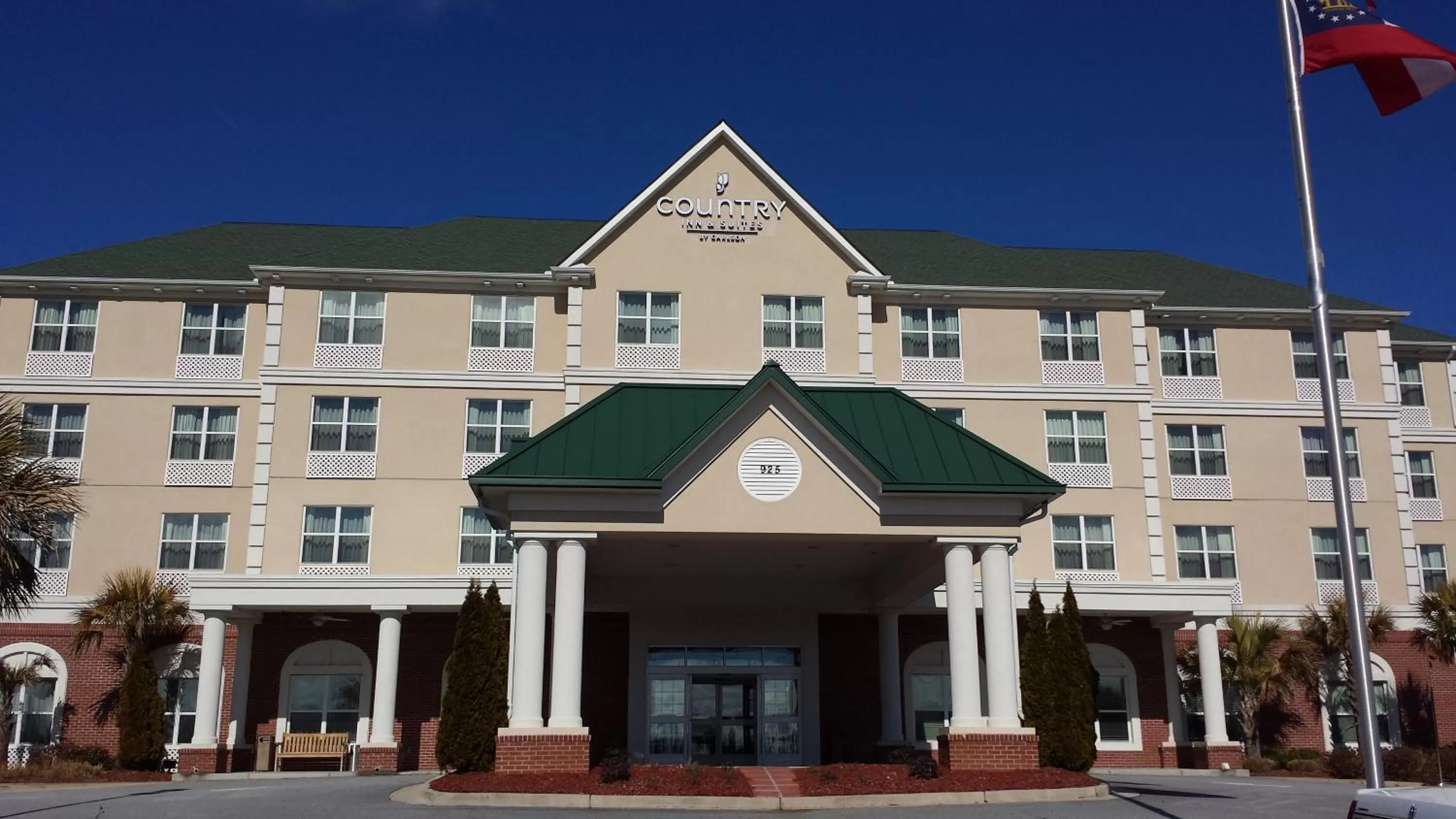 Facade/entrance in Country Inn & Suites by Radisson, Braselton, GA