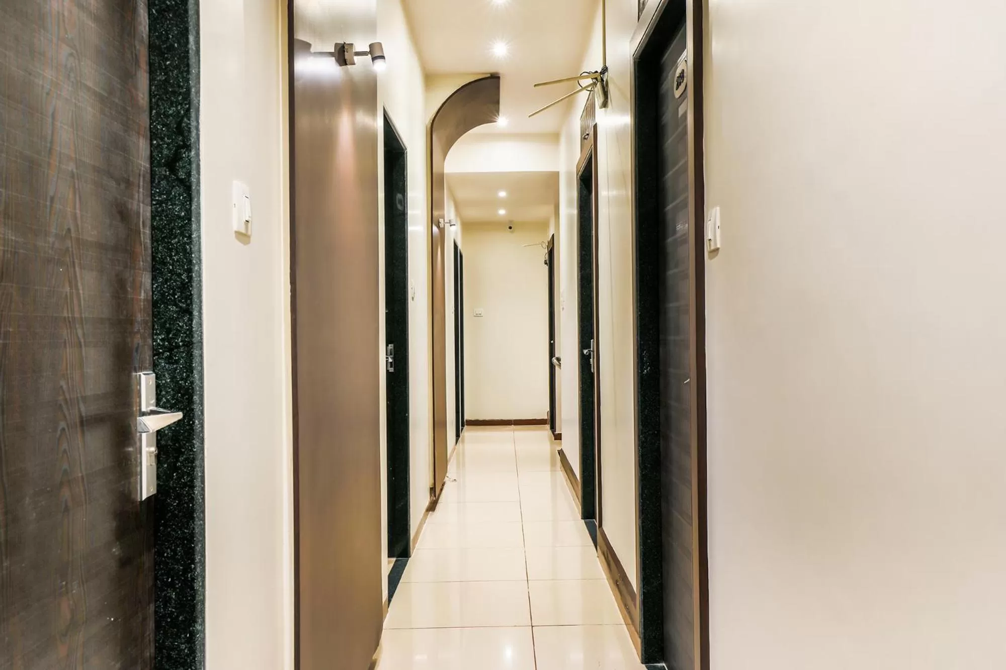 Lobby or reception in FabExpress Adore Inn - Nr Mumbai International Airport