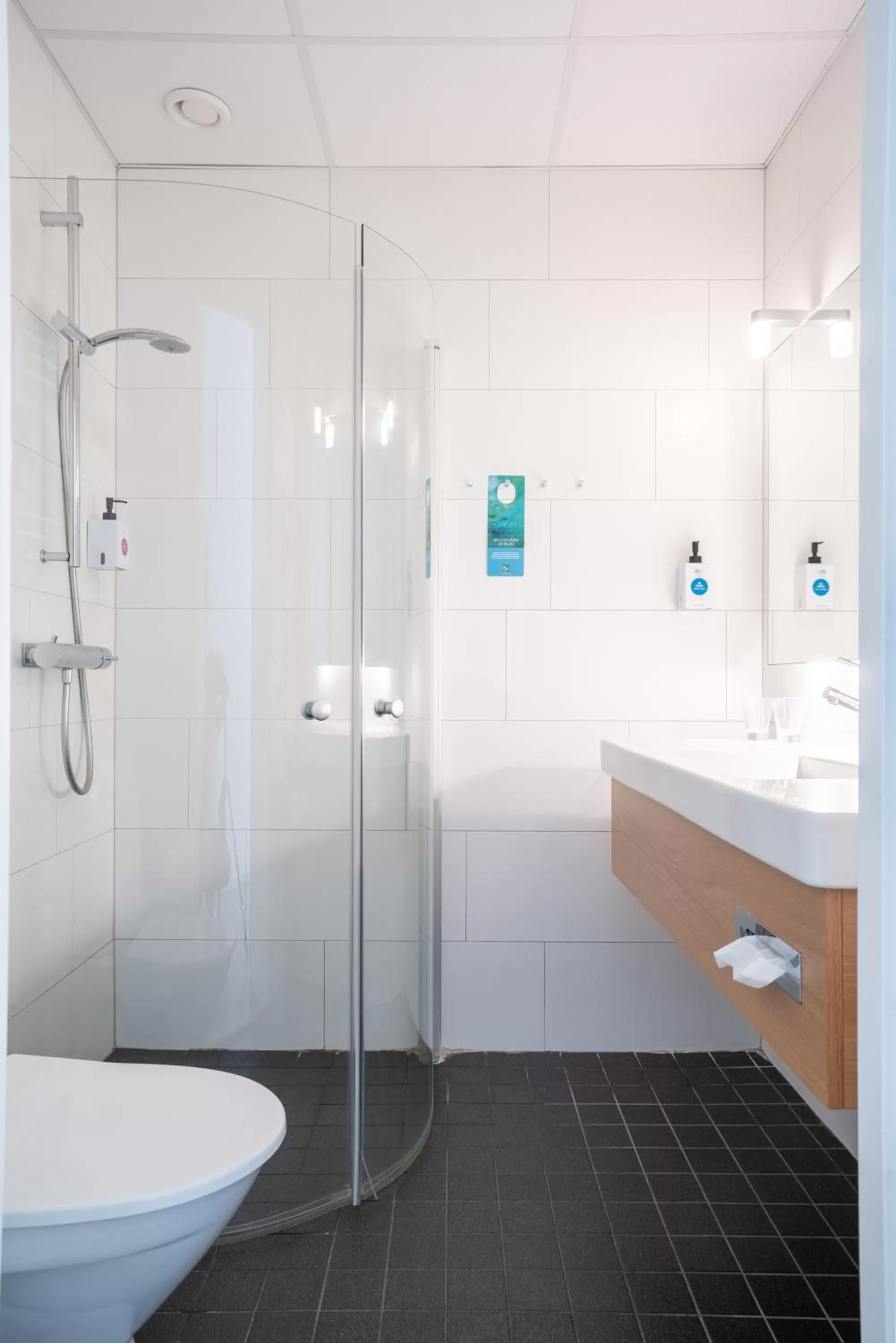 Shower in Quality Hotel Park Södertälje City