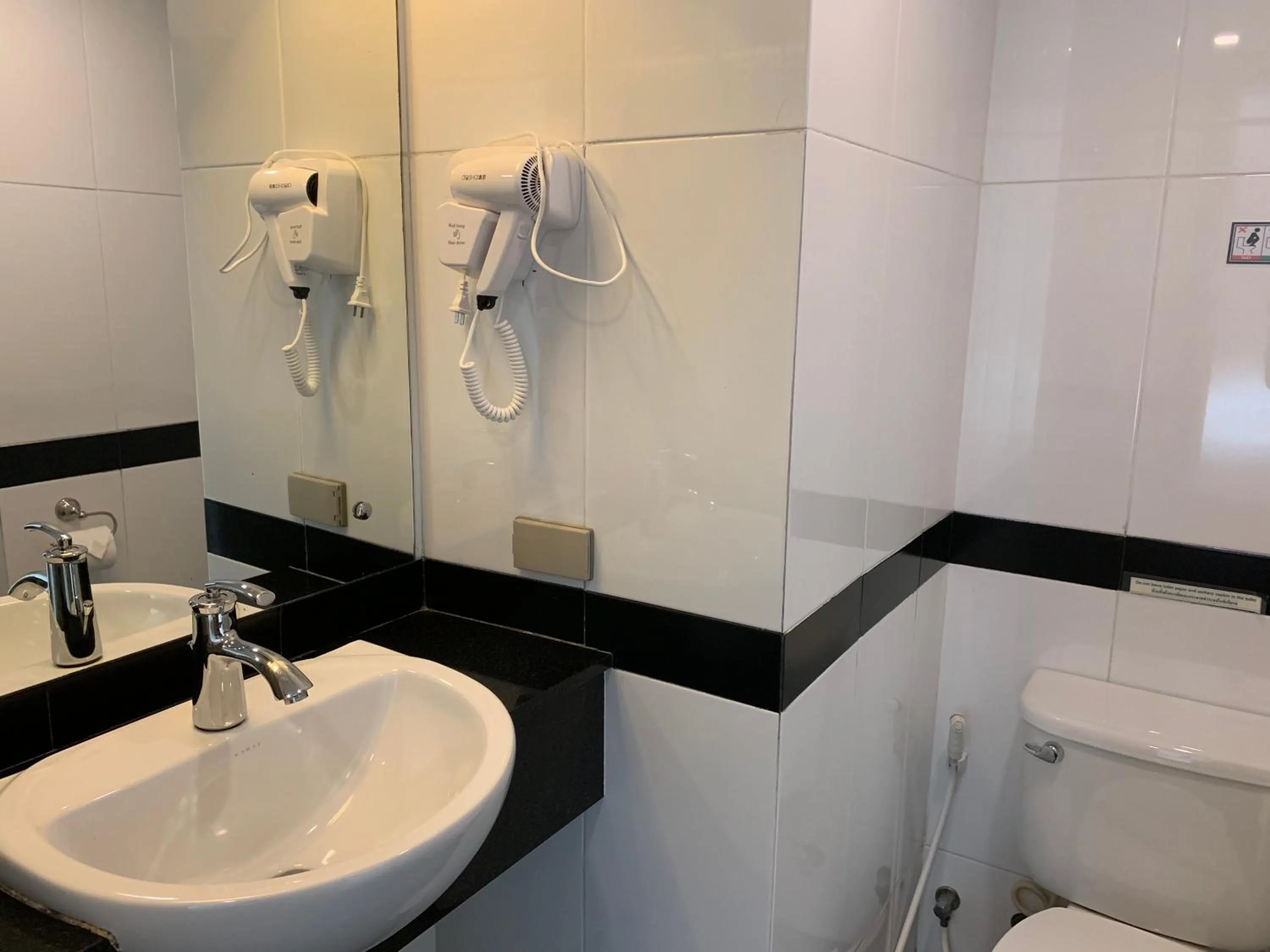 Bathroom in Lub Sbuy House Hotel - SHA