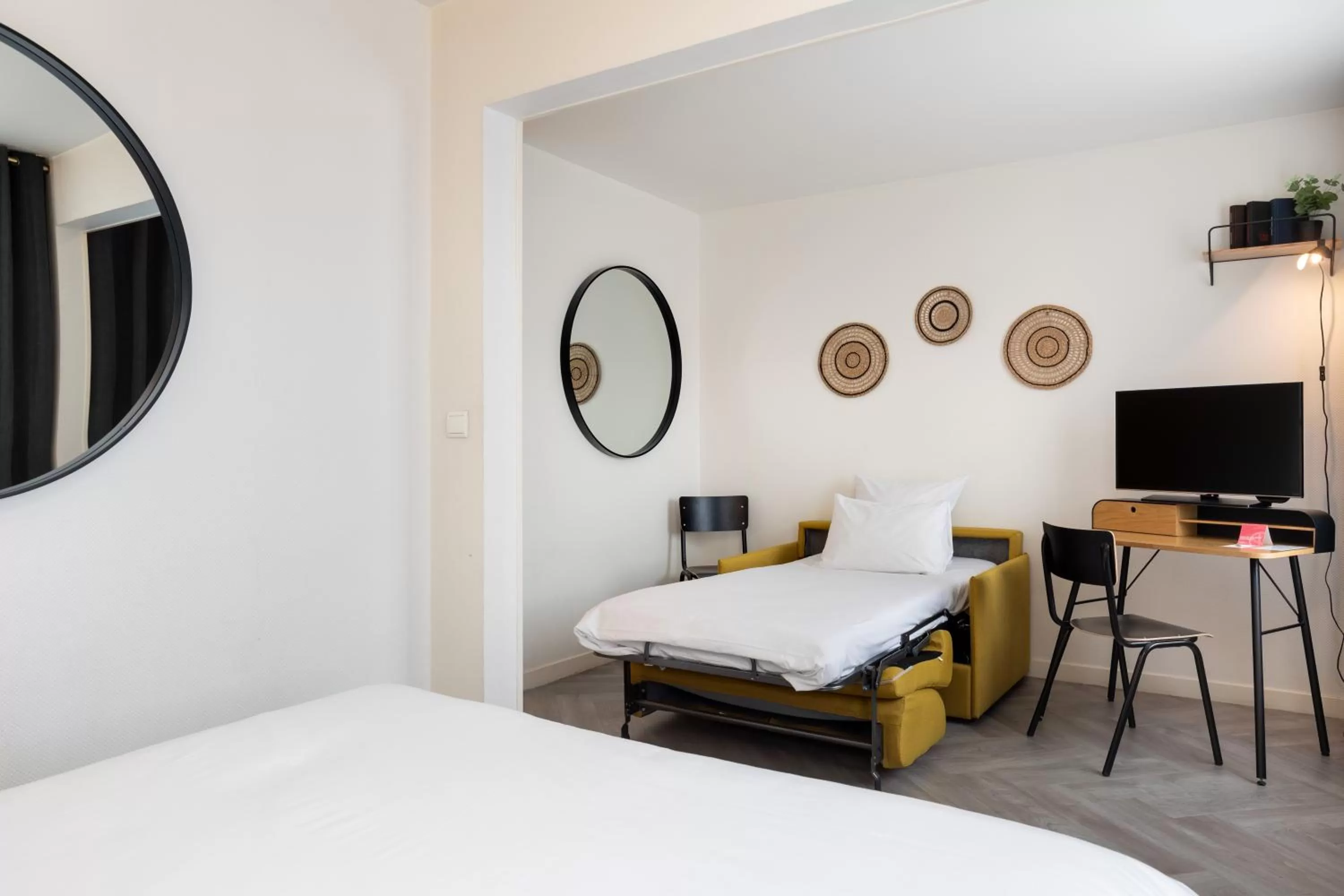 Bed in Hôtel Chromatics & Restaurant Hill Club by HappyCulture