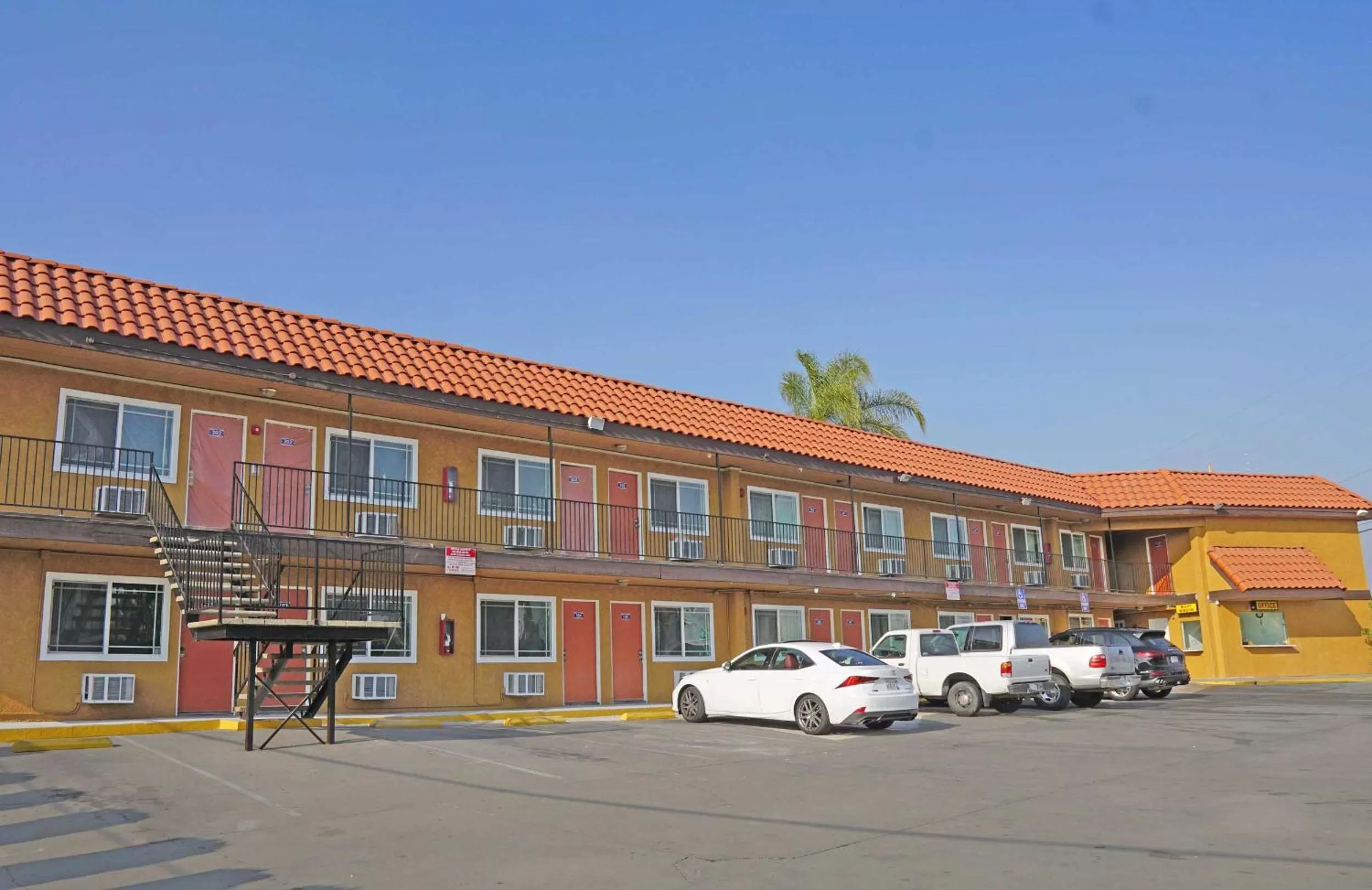 Property building in Del Mar Motel