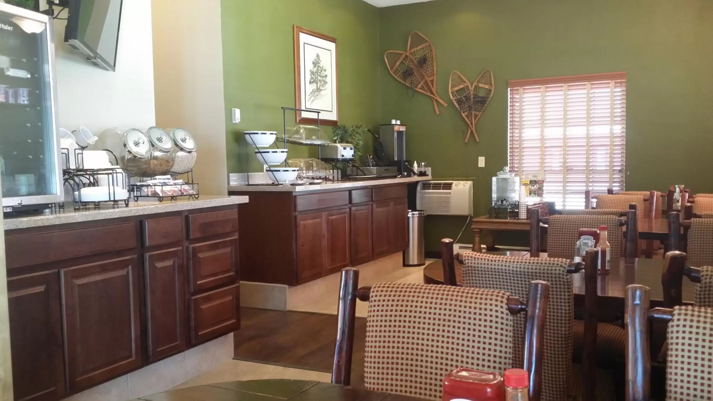 Restaurant/places to eat in The Inn at Tomichi Village