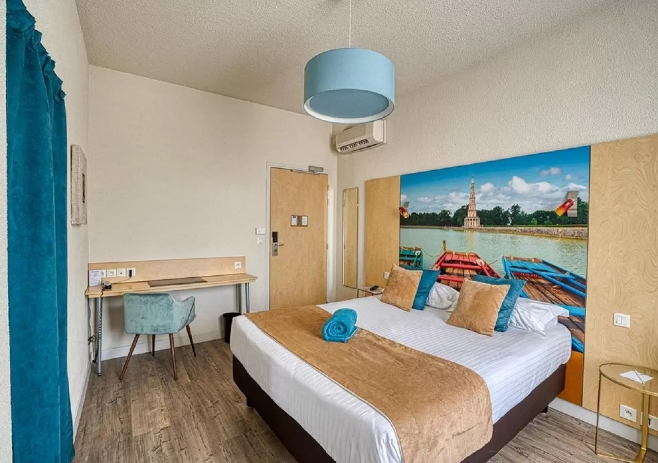 Bed in Best Western Le Vinci Loire Valley