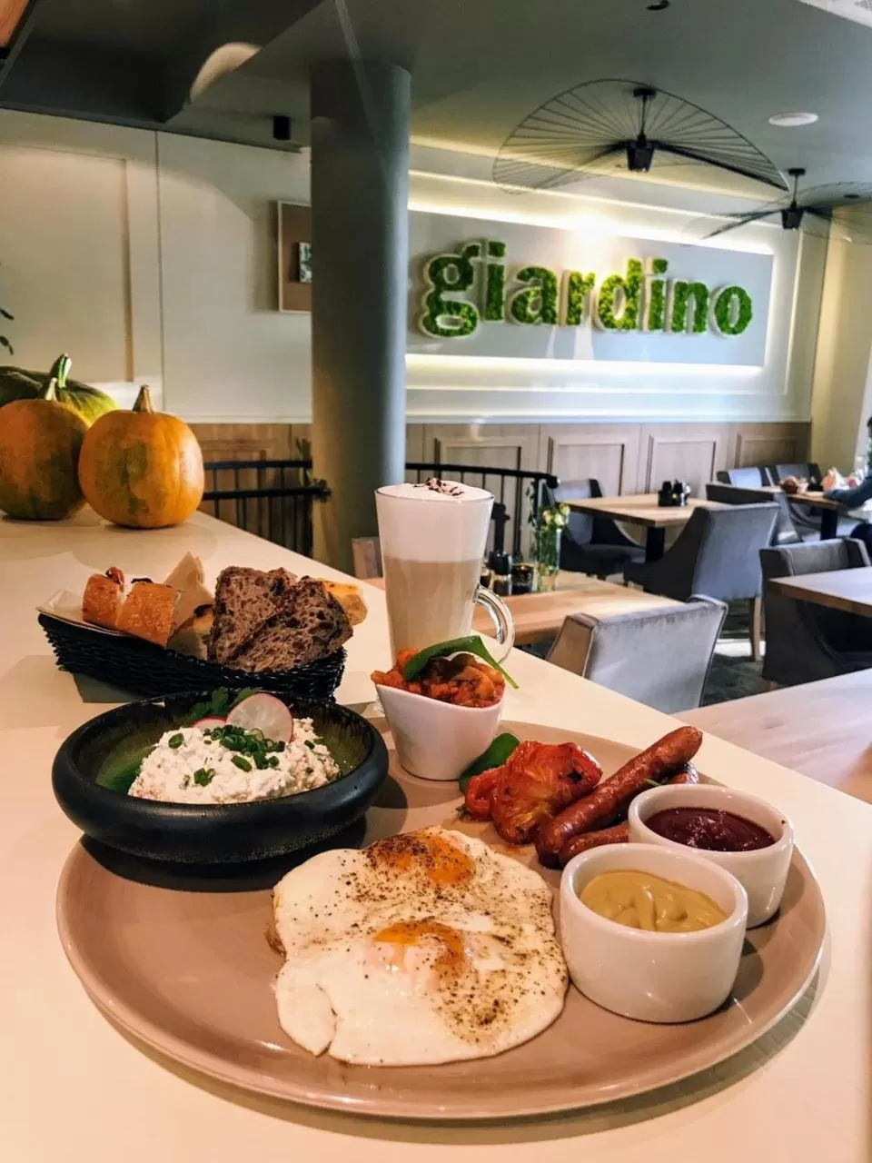 Breakfast in Villa Palladium