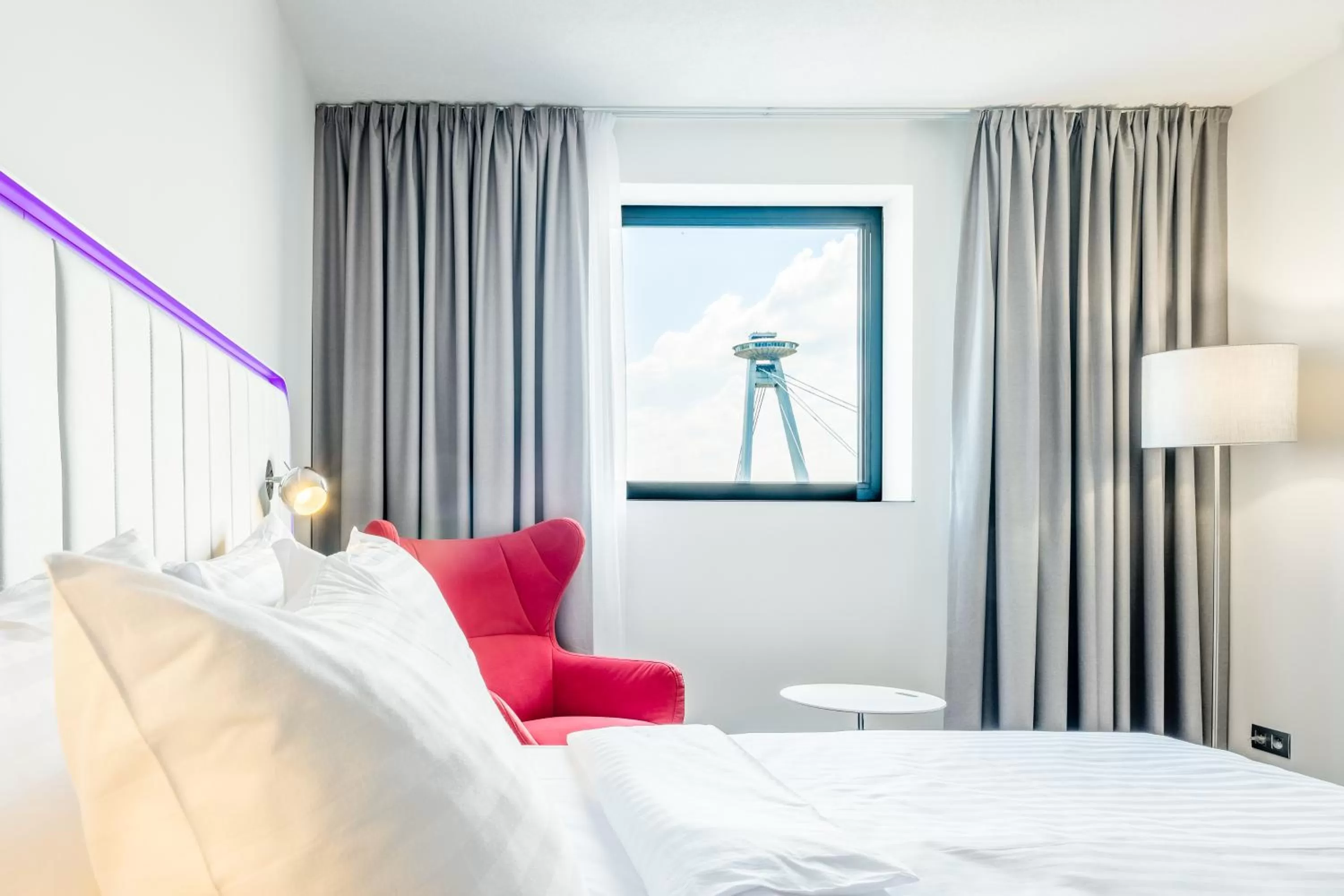 River view, Bed in Park Inn by Radisson Danube Bratislava