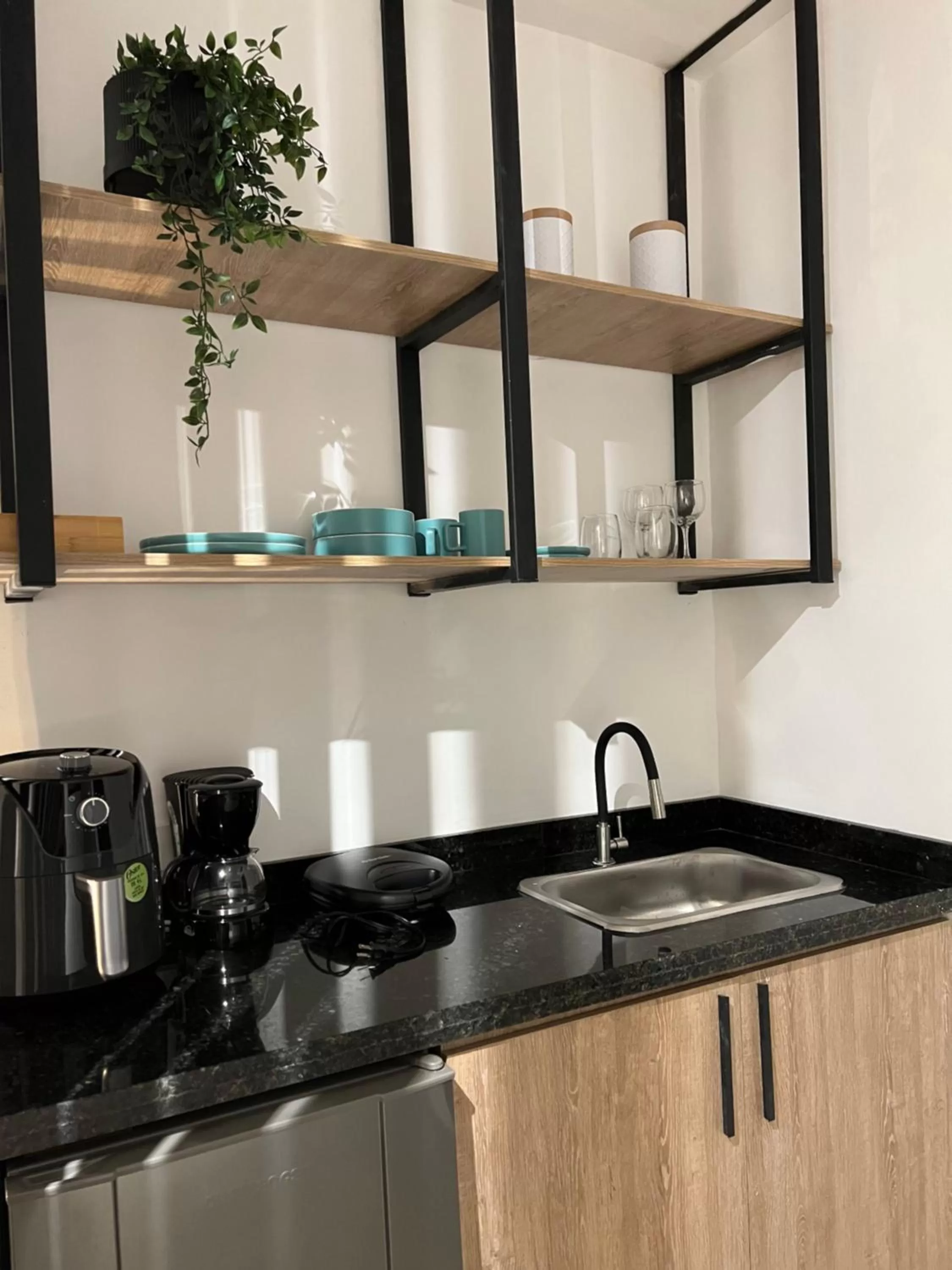 Coffee/tea facilities, Kitchen/Kitchenette in HOTEL 9.5 SAN FERNANDO